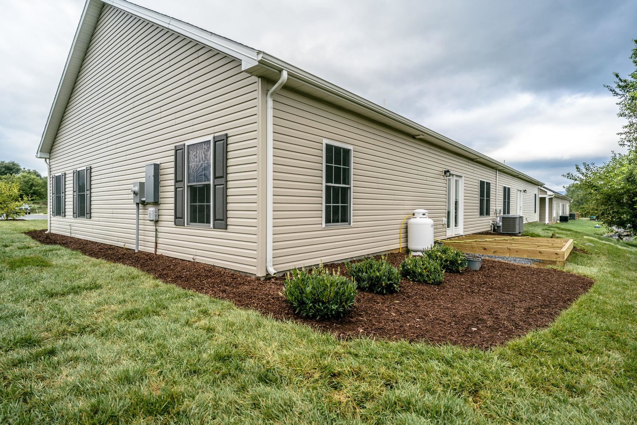 263 FREEMONT CIR