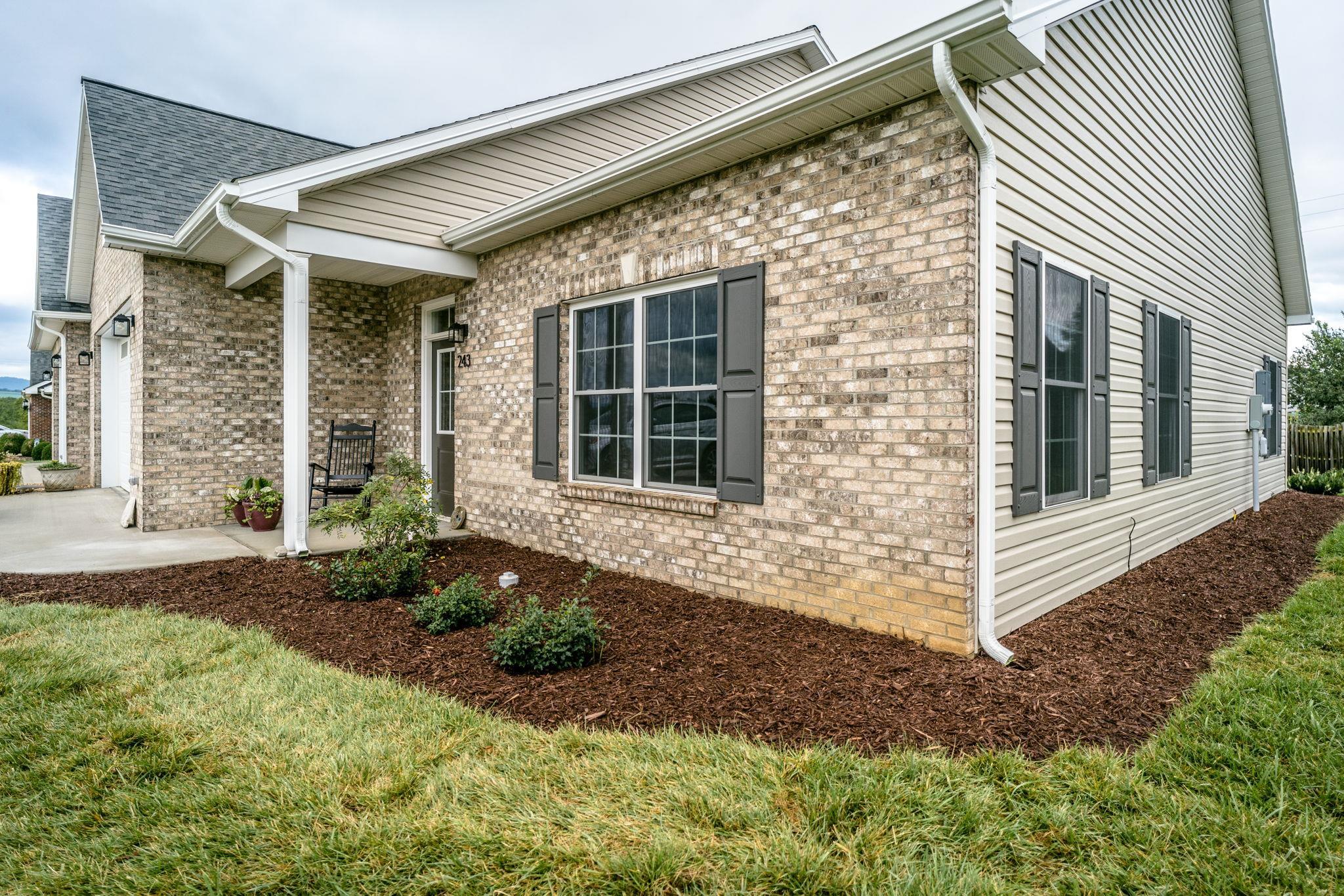 263 FREEMONT CIR