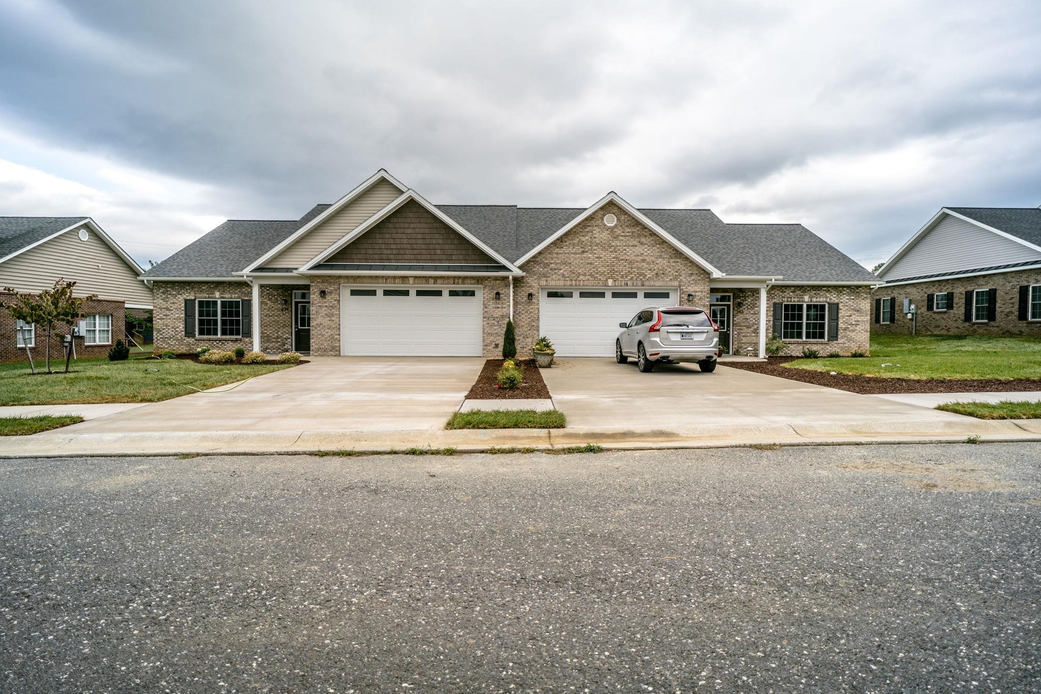 263 FREEMONT CIR