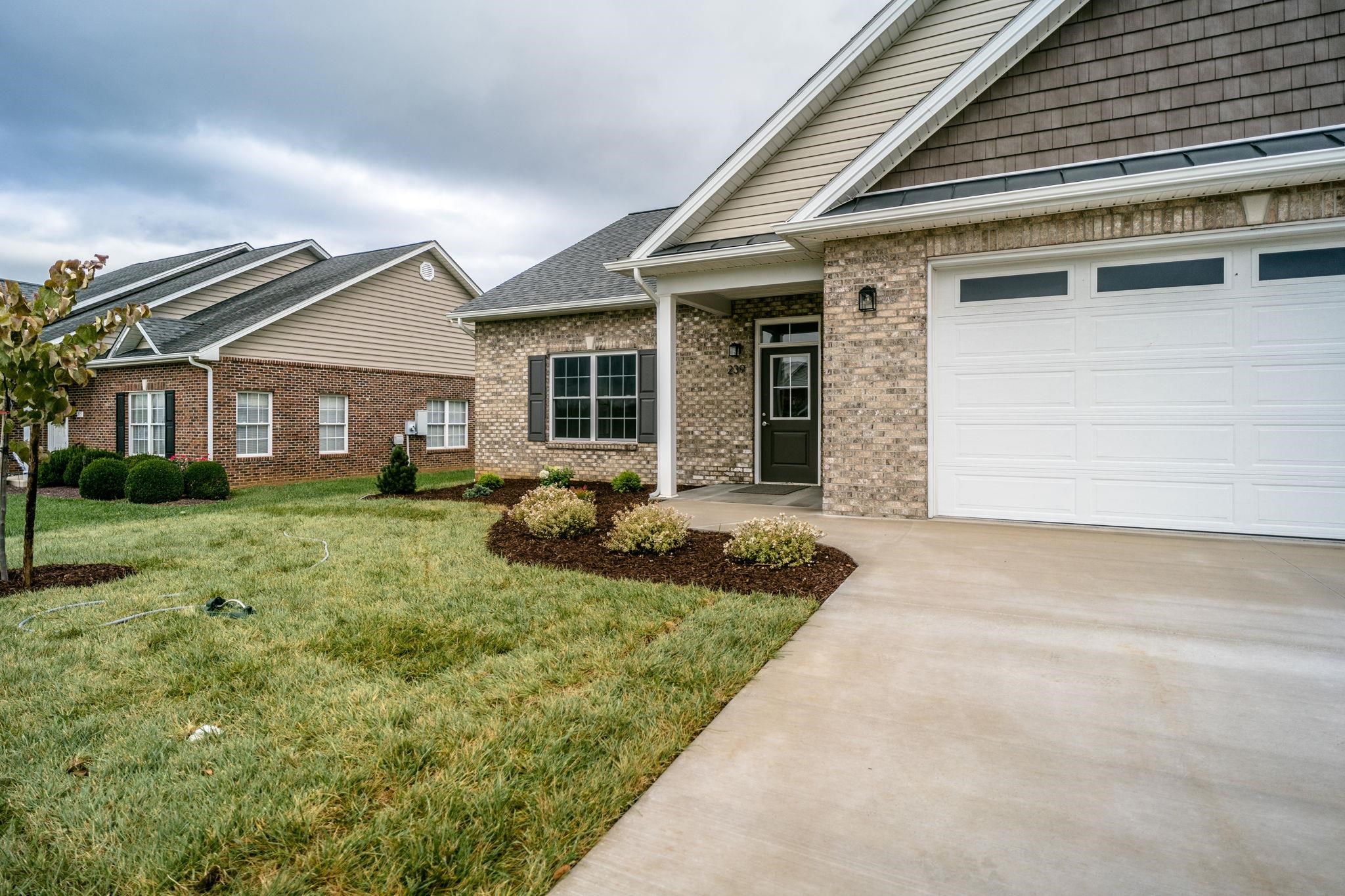 263 FREEMONT CIR