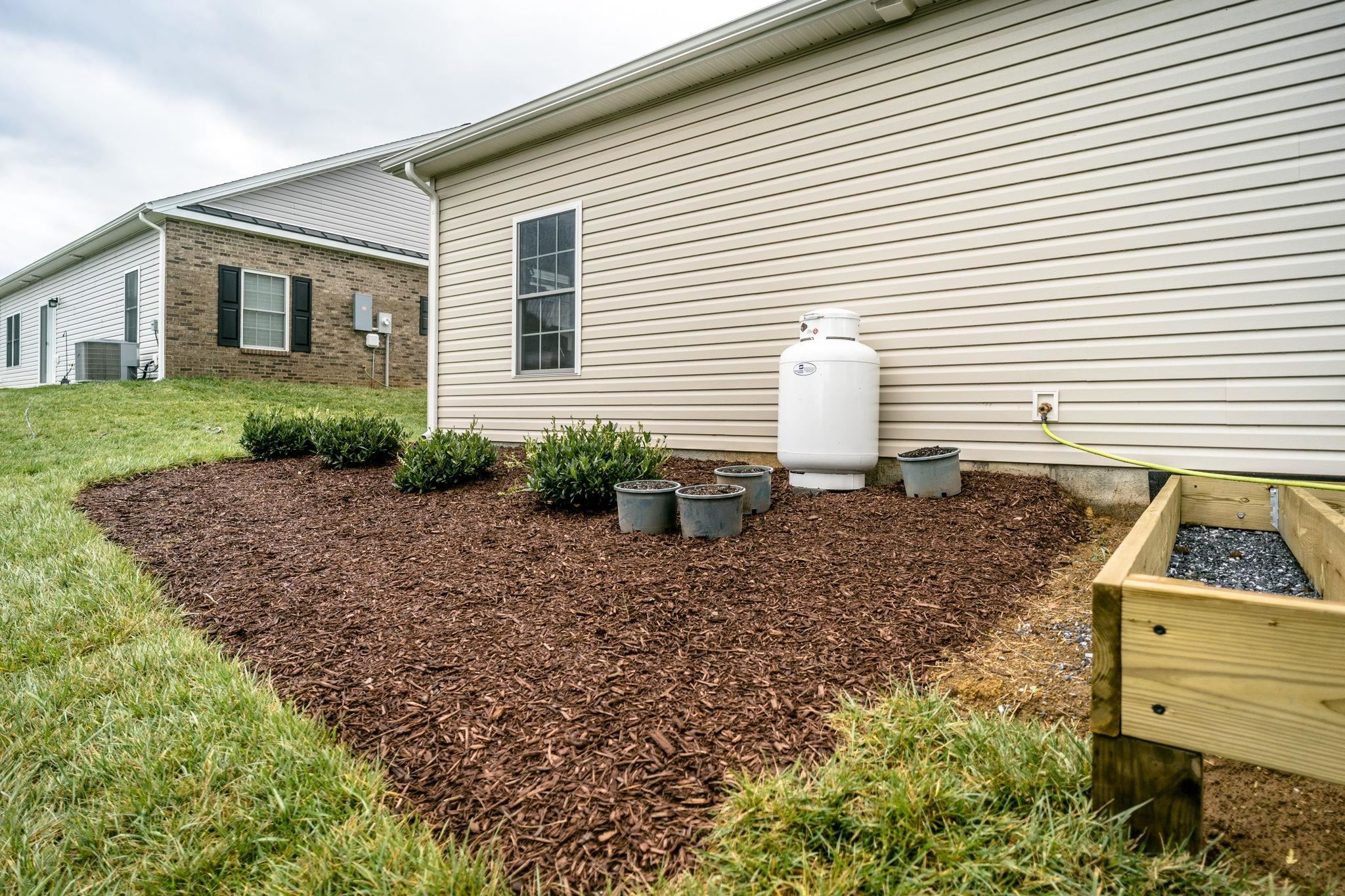 263 FREEMONT CIR