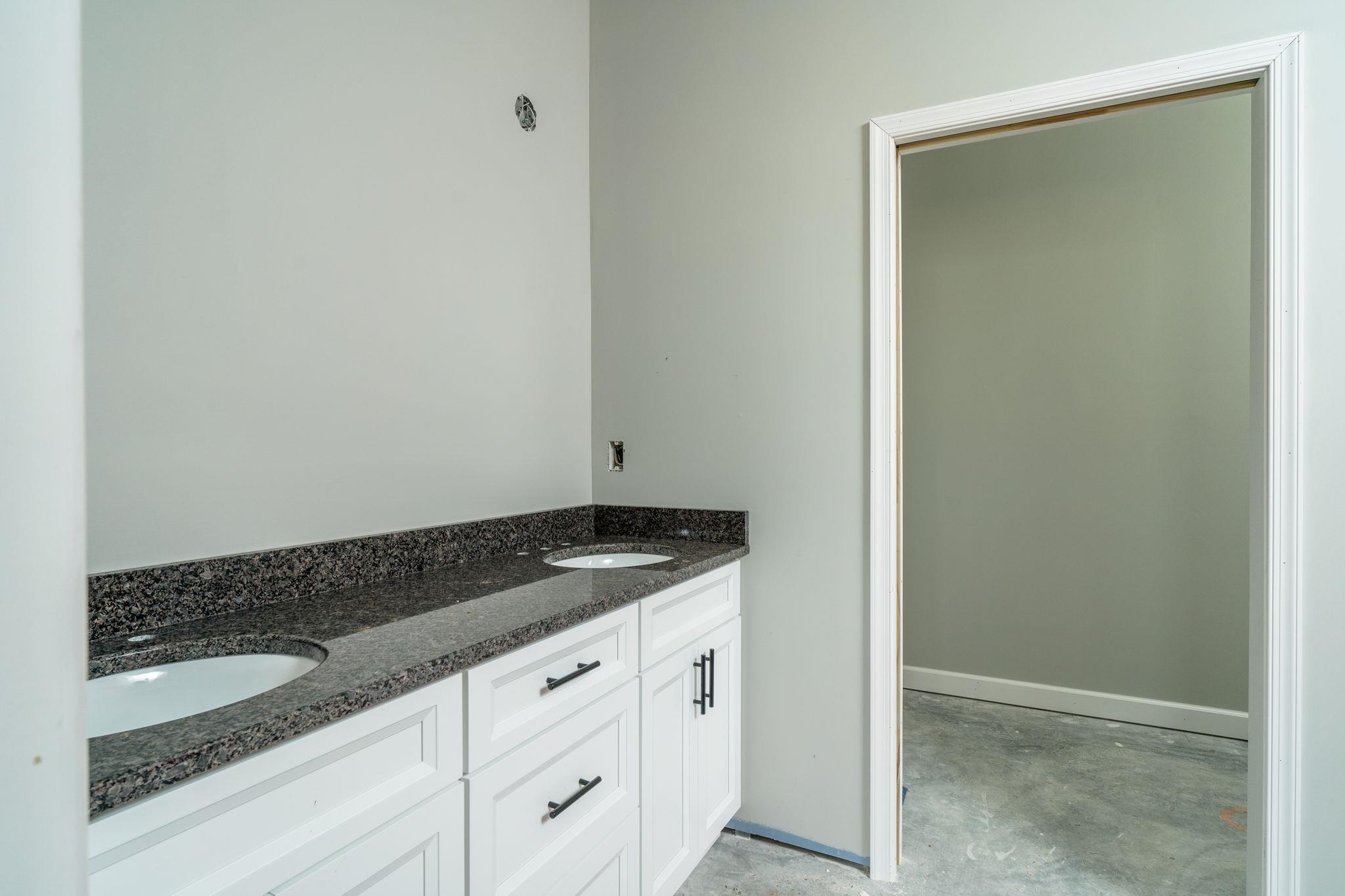 263 FREEMONT CIR
