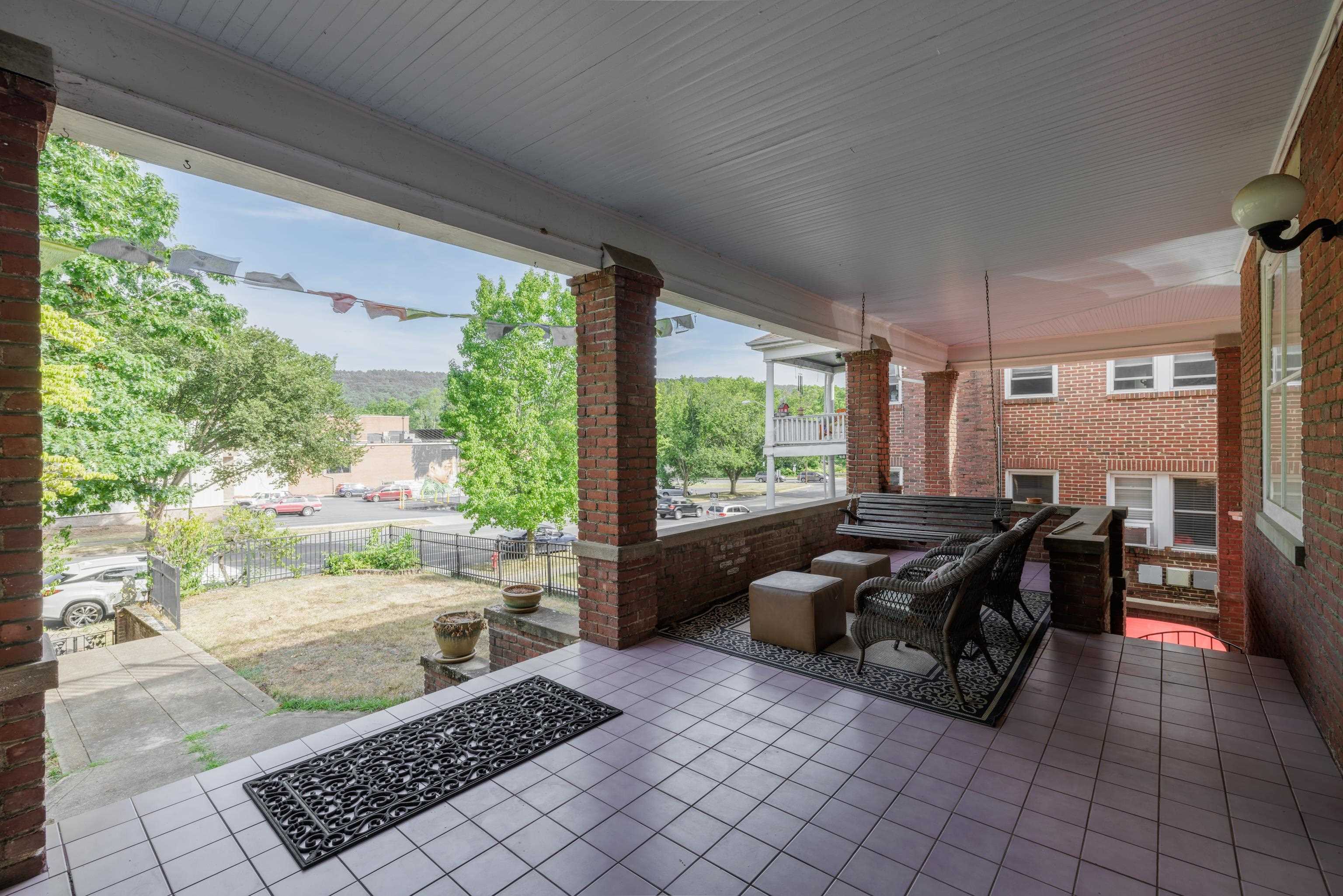 633 S WAYNE AVE