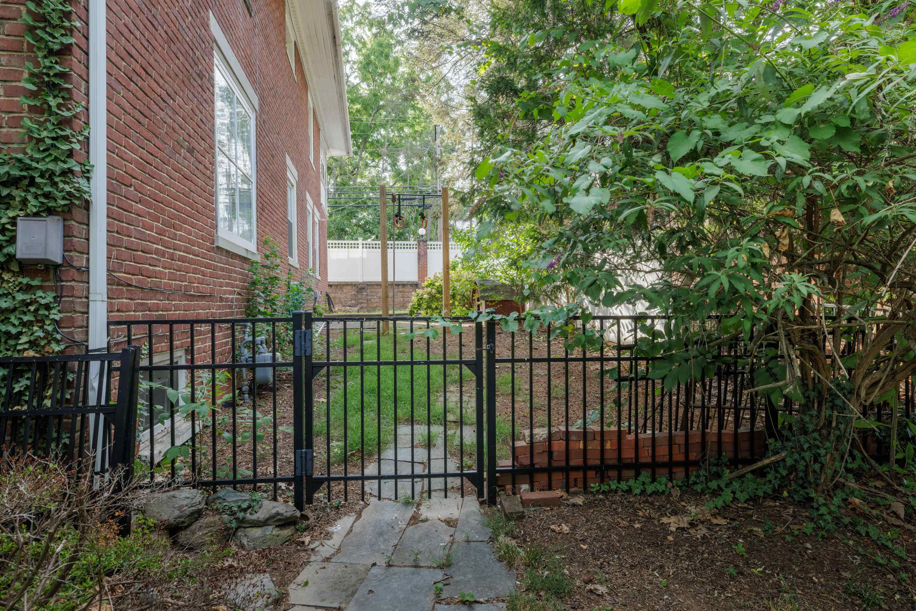 633 S WAYNE AVE