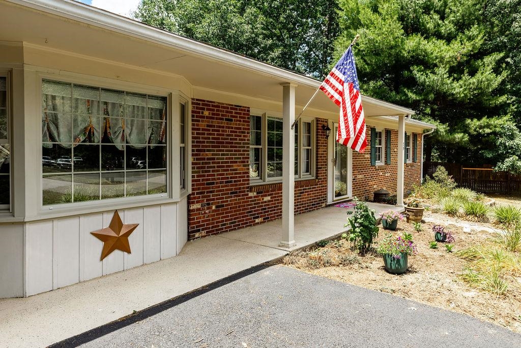 25 FLINT MOUNTAIN DR