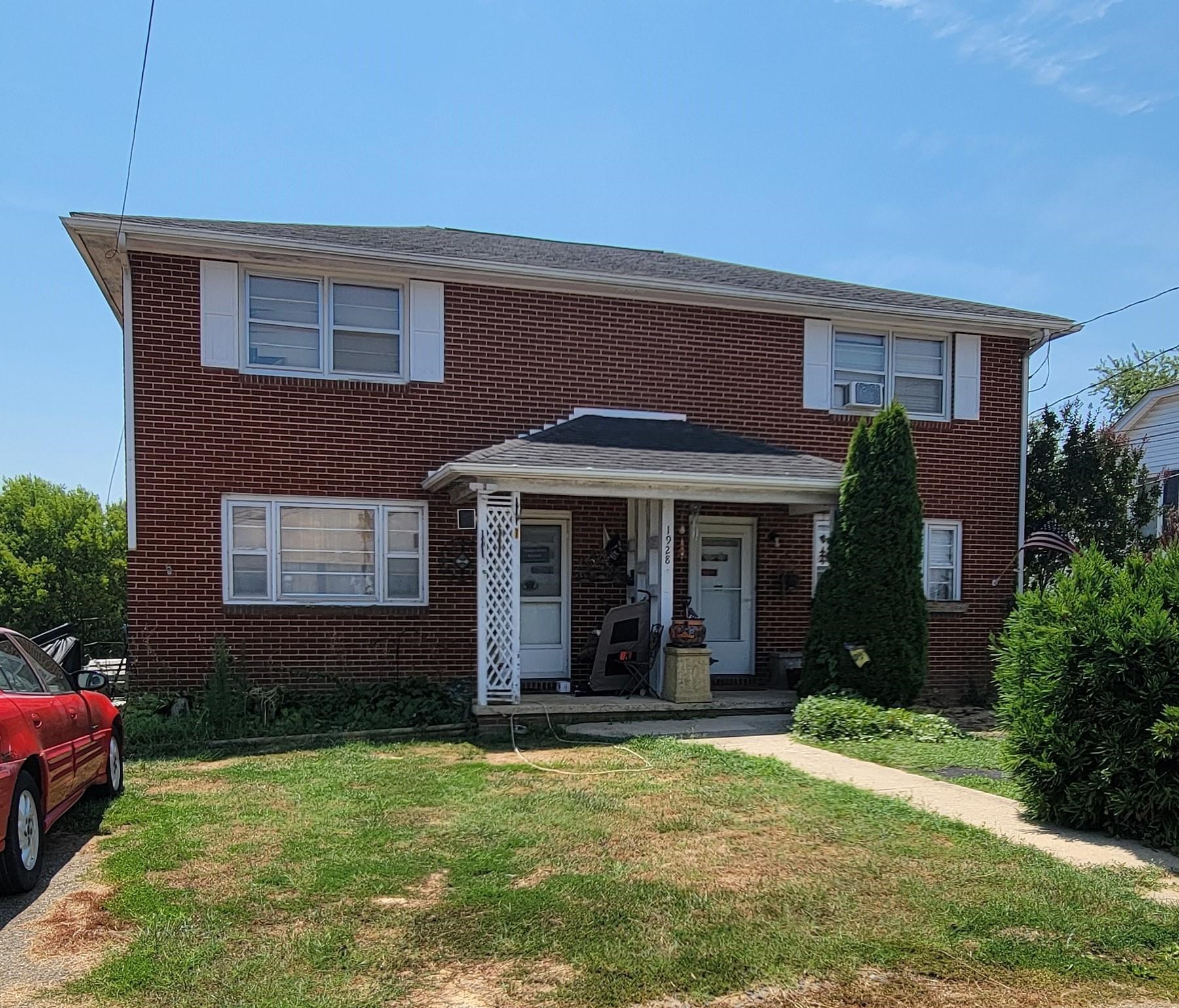 1928 & 1930 LYNDHURST RD