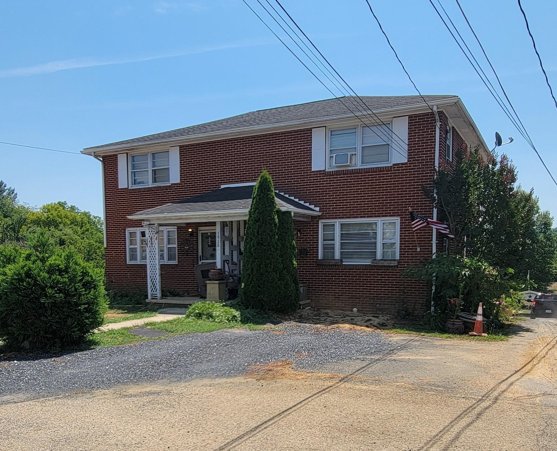 1928 & 1930 LYNDHURST RD