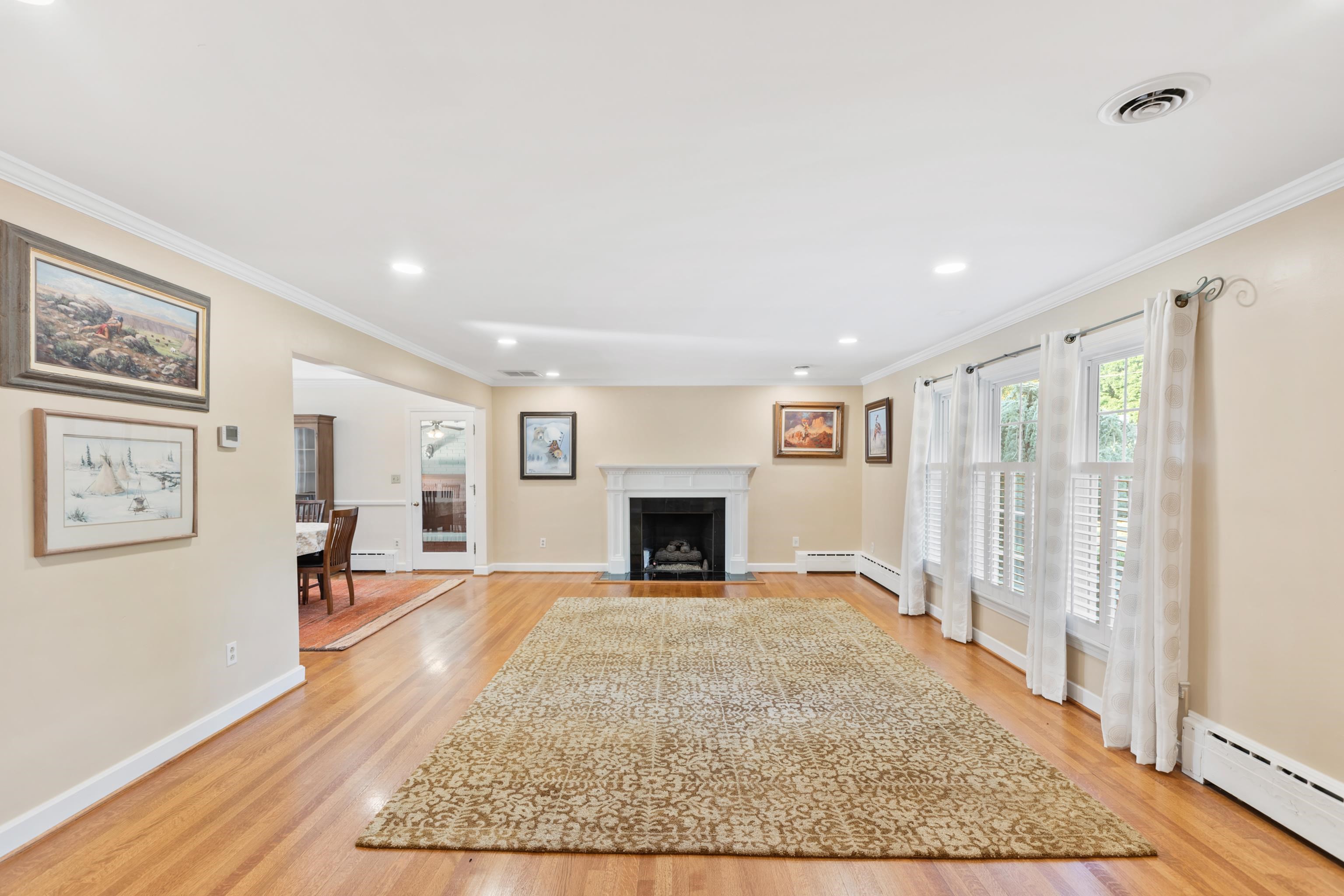830 S ELLISON LN