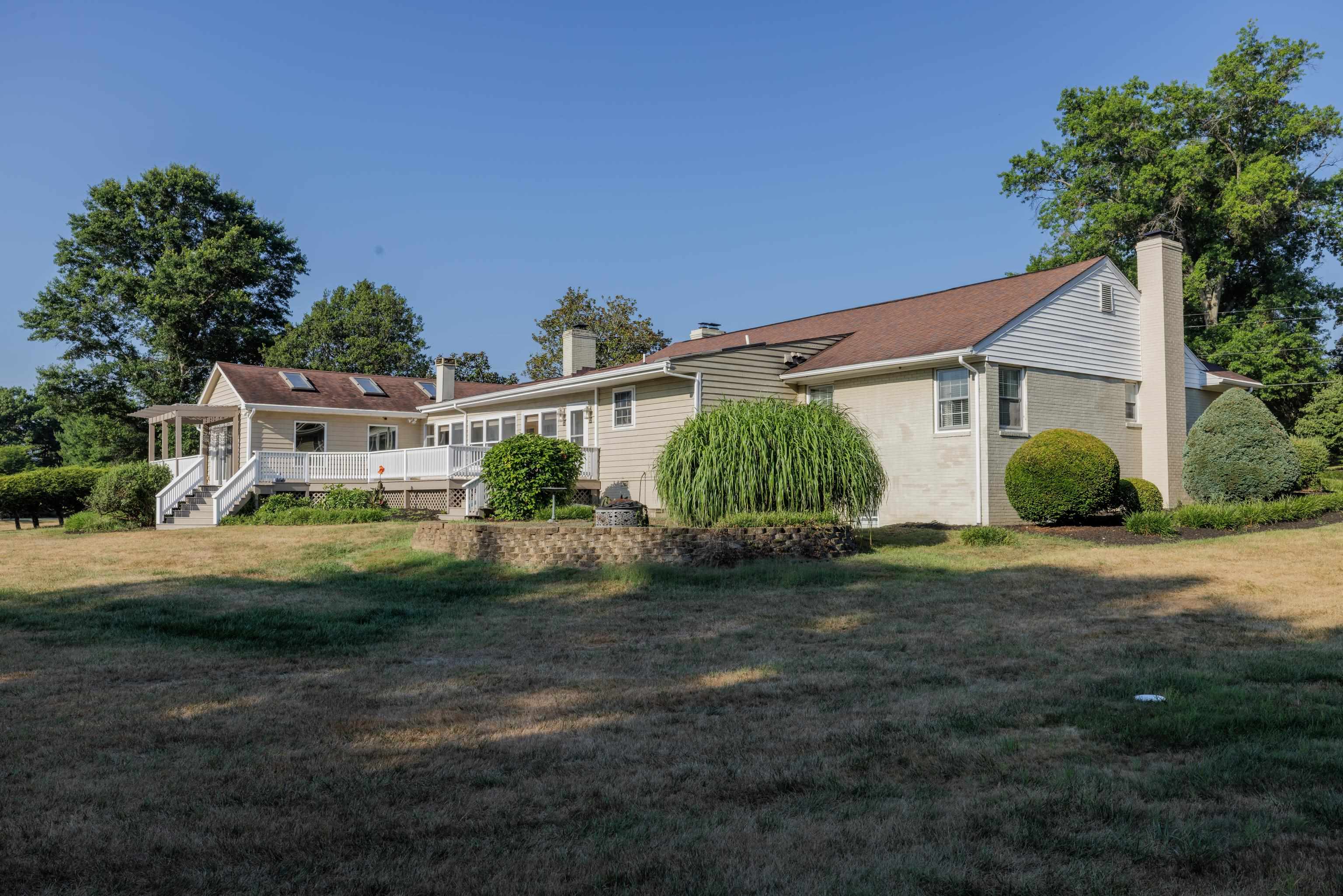 830 S ELLISON LN