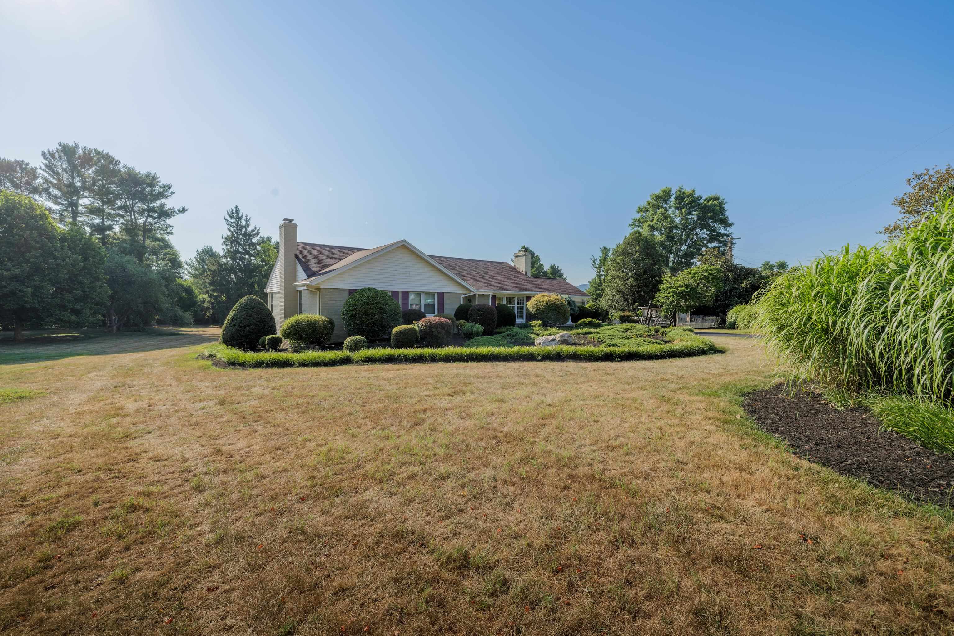 830 S ELLISON LN