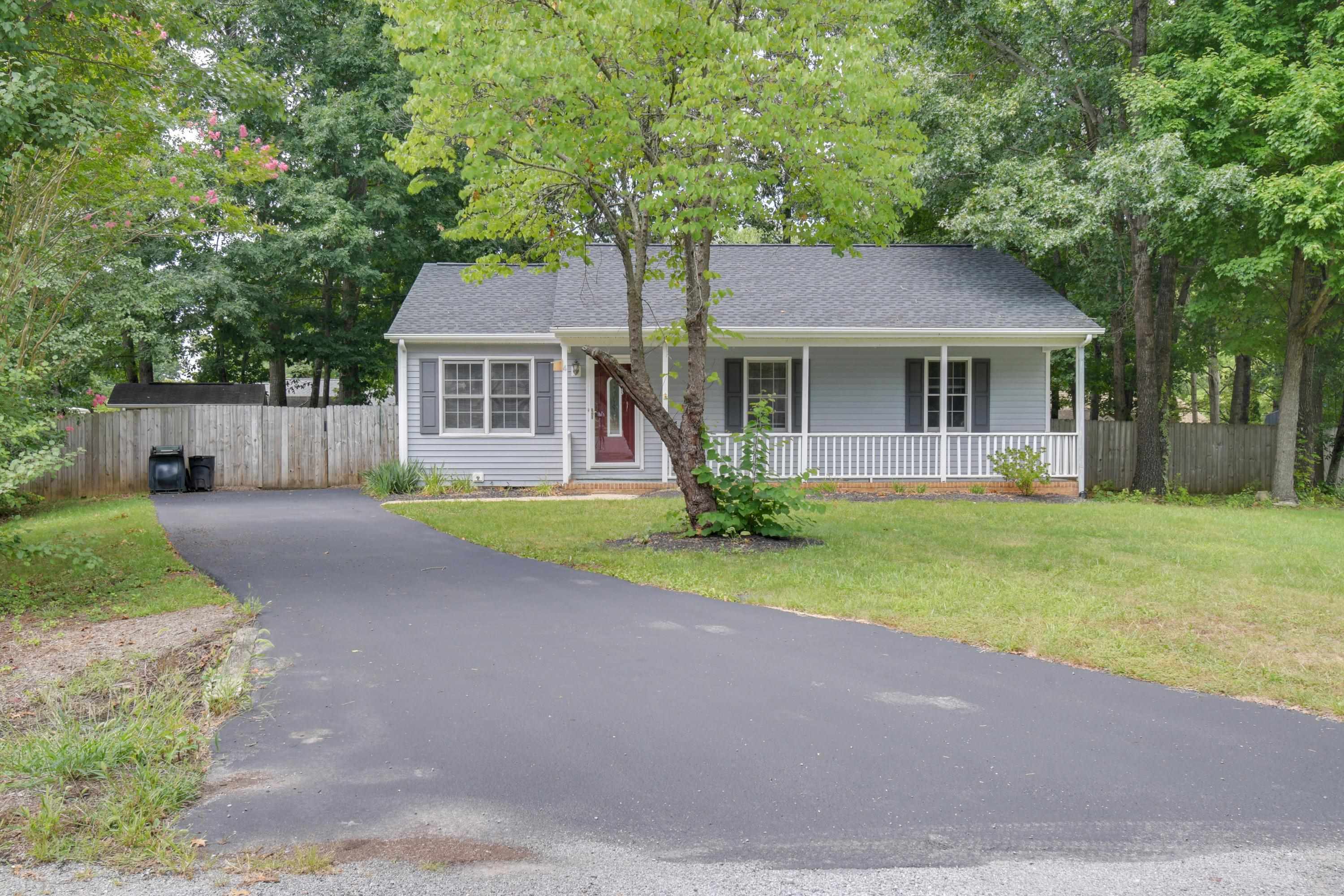 4 CANTON LN