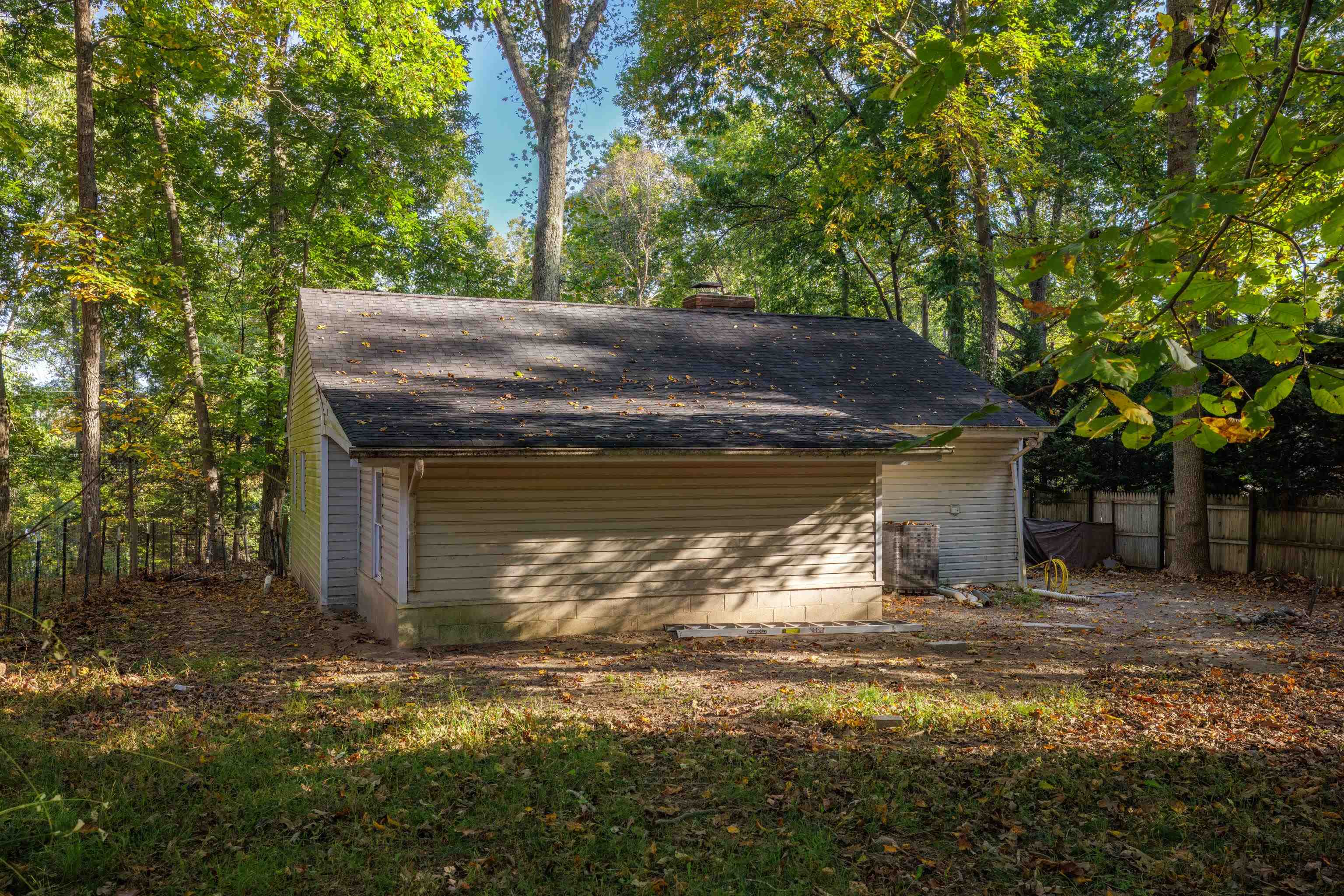 596 N LAKESHORE DR