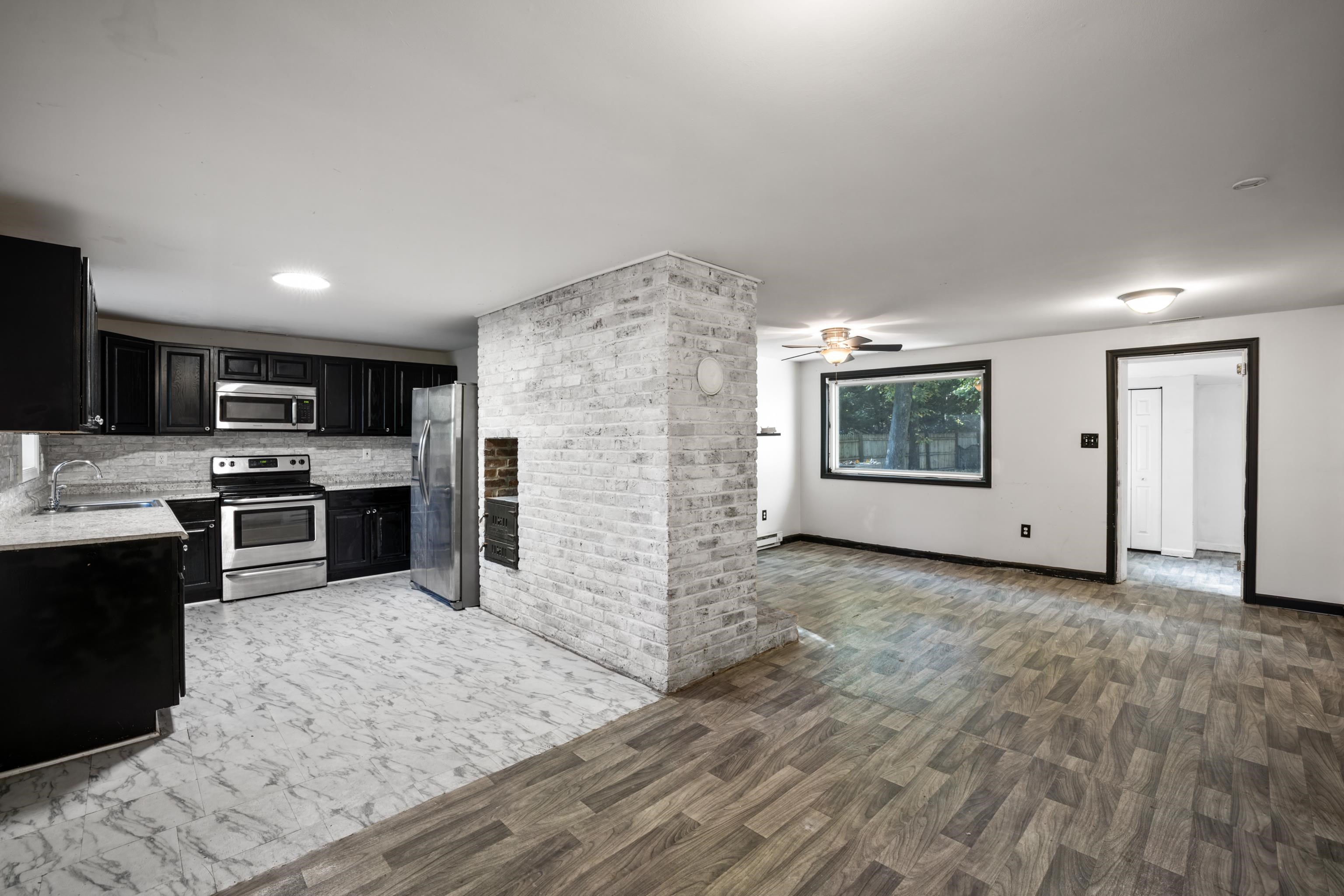 596 N LAKESHORE DR