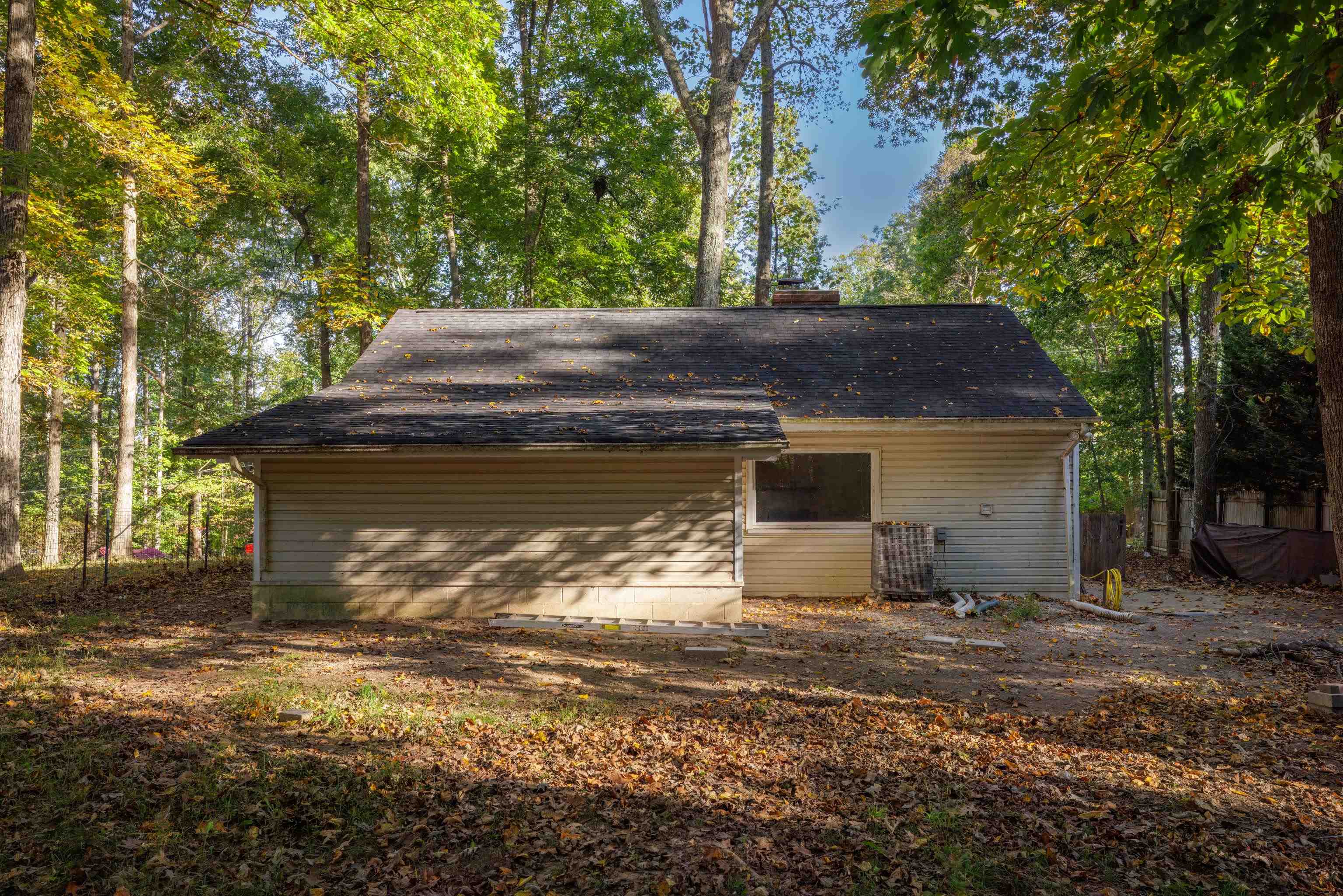 596 N LAKESHORE DR