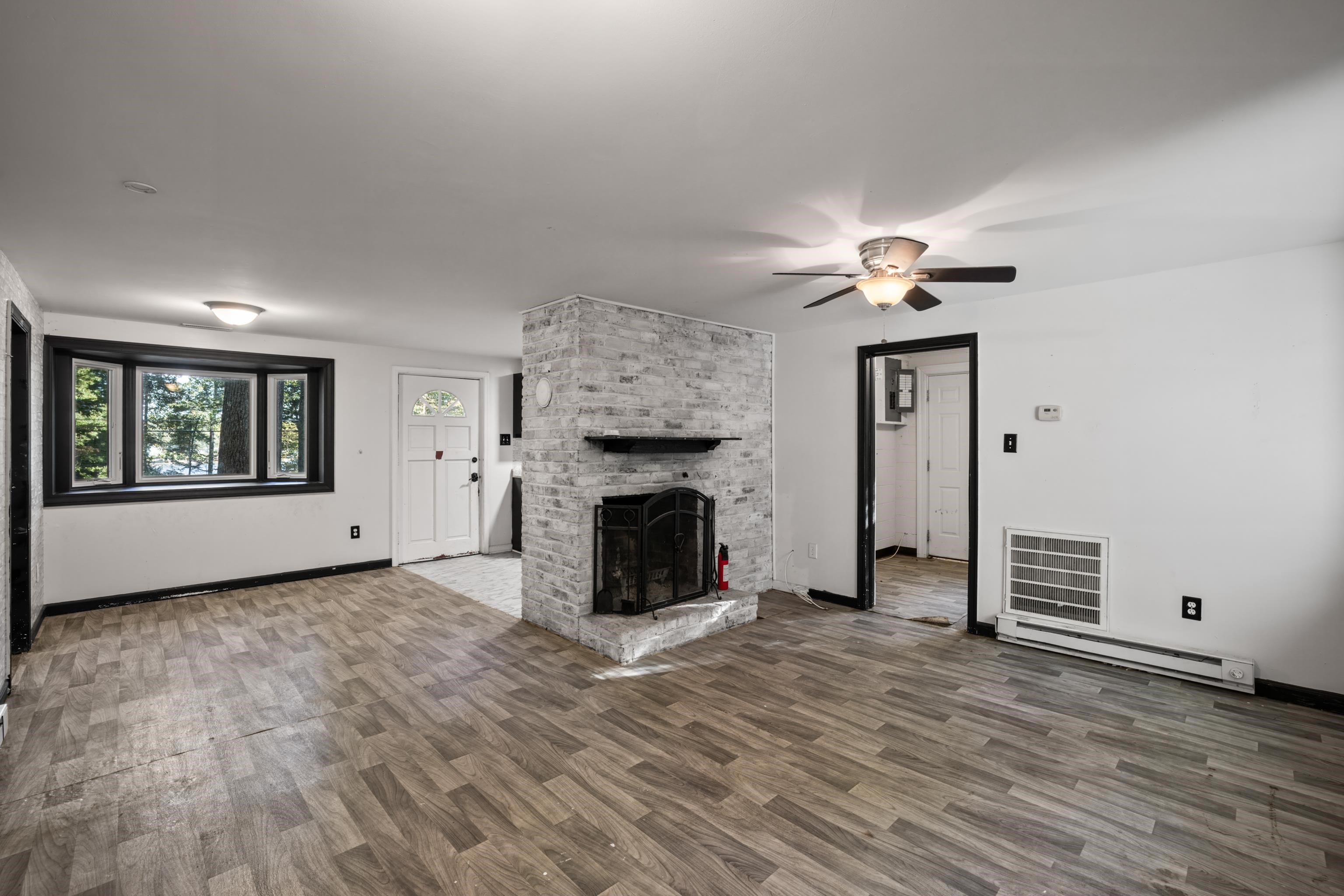 596 N LAKESHORE DR