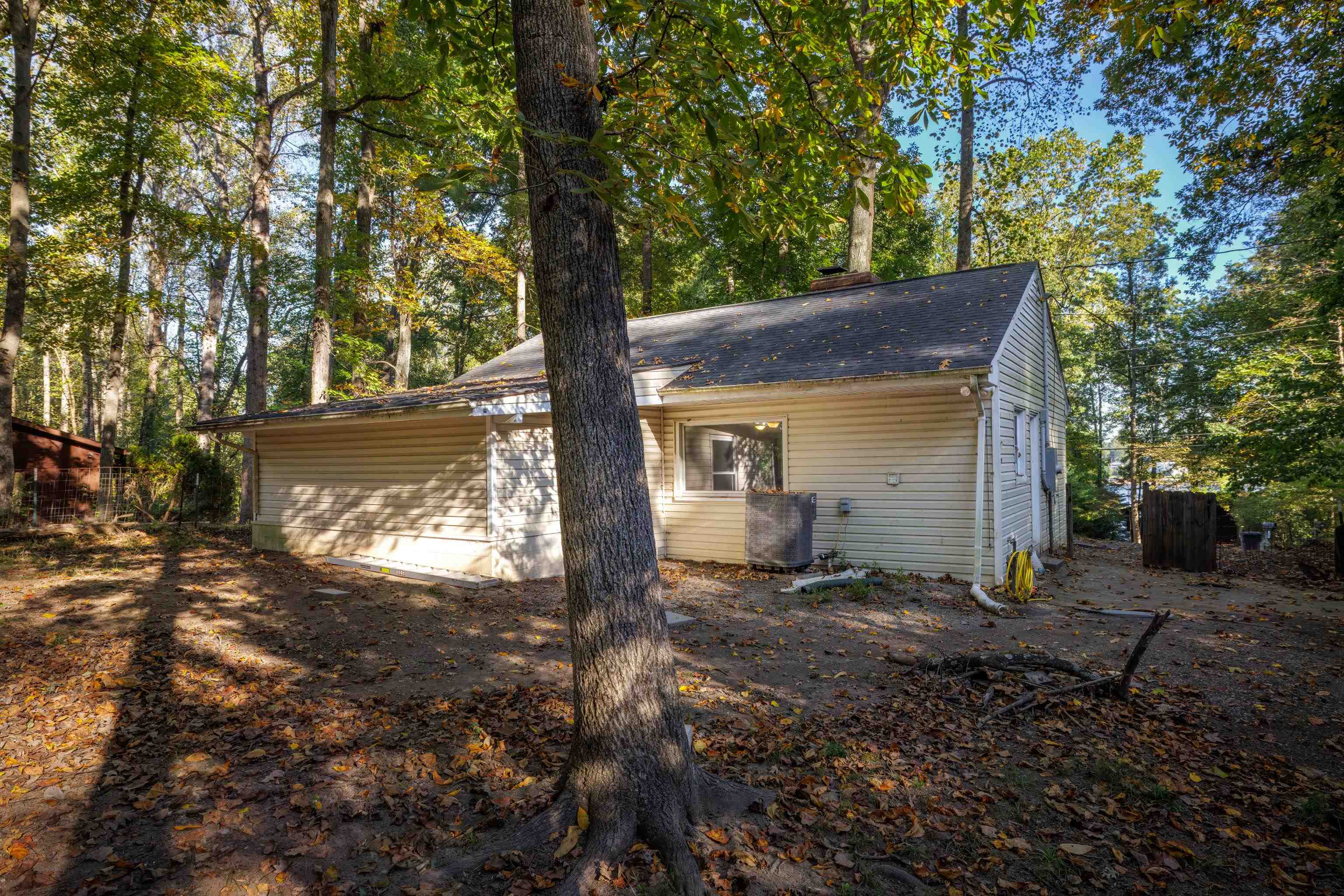 596 N LAKESHORE DR