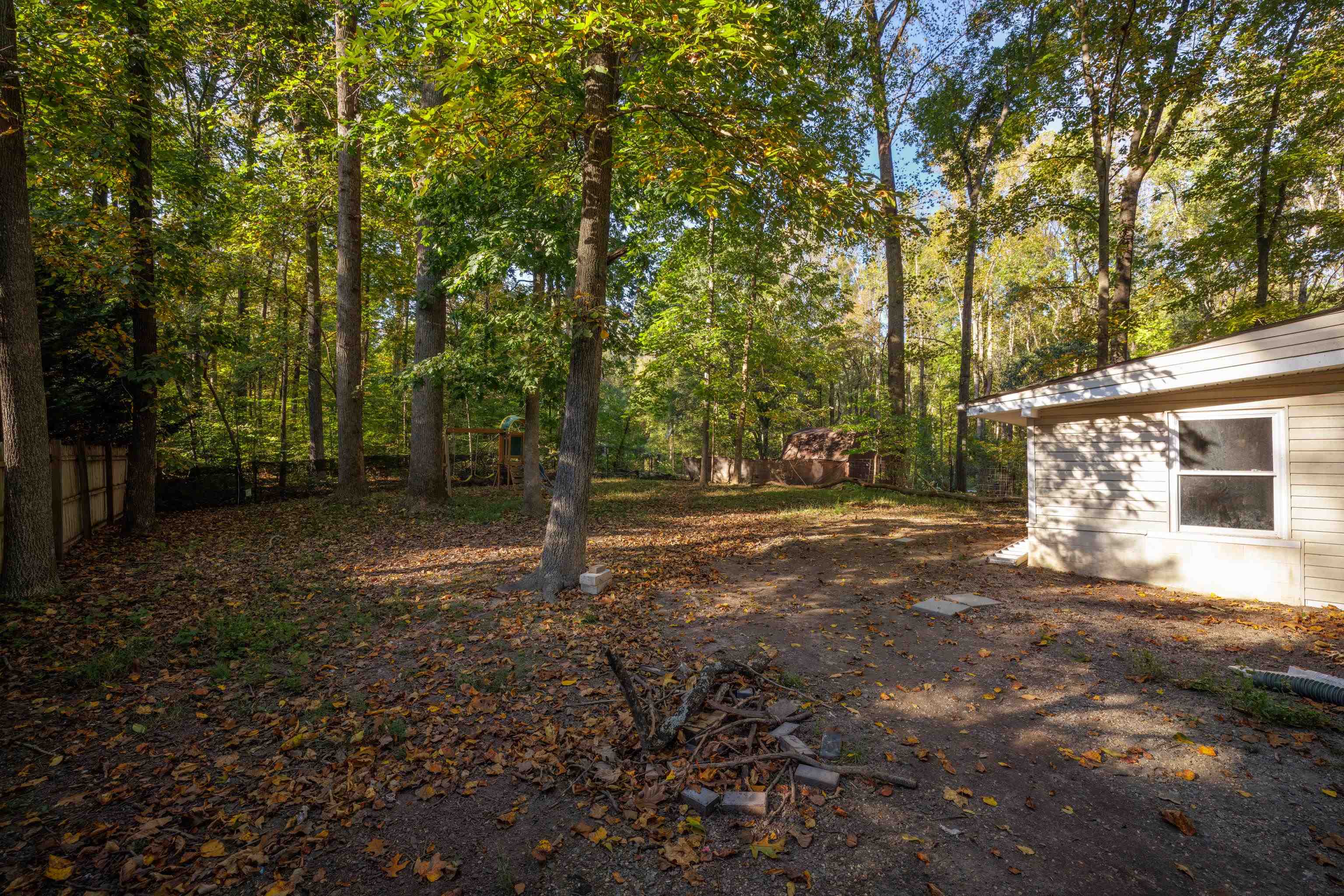 596 N LAKESHORE DR