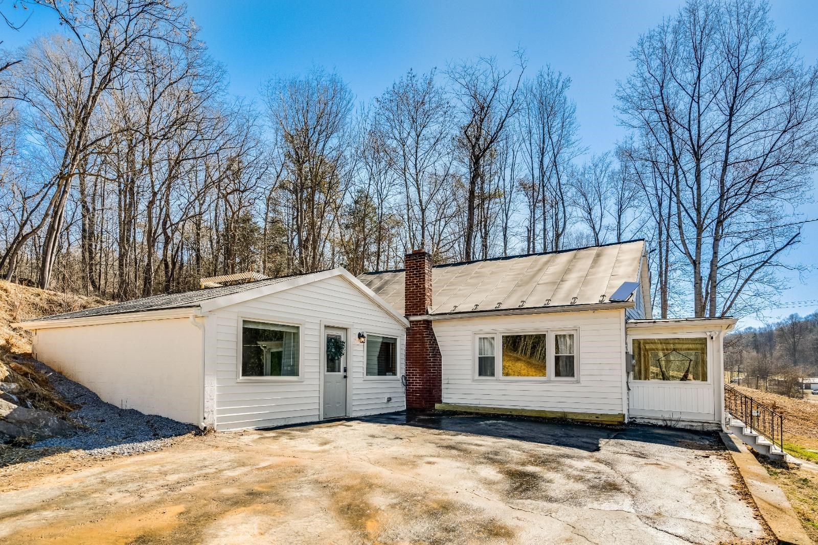 393 CROOKED RUN RD