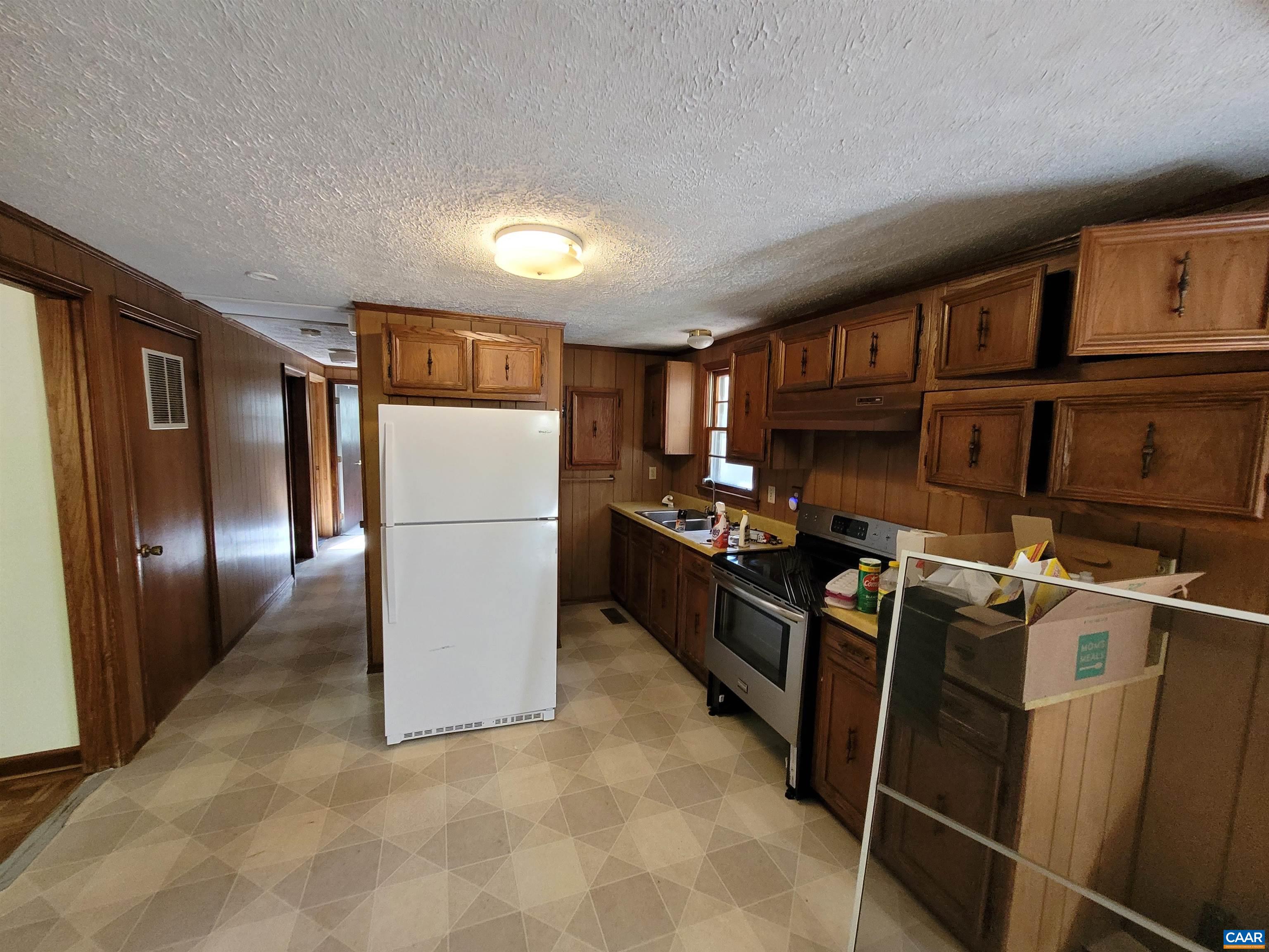 866 TOMS RD