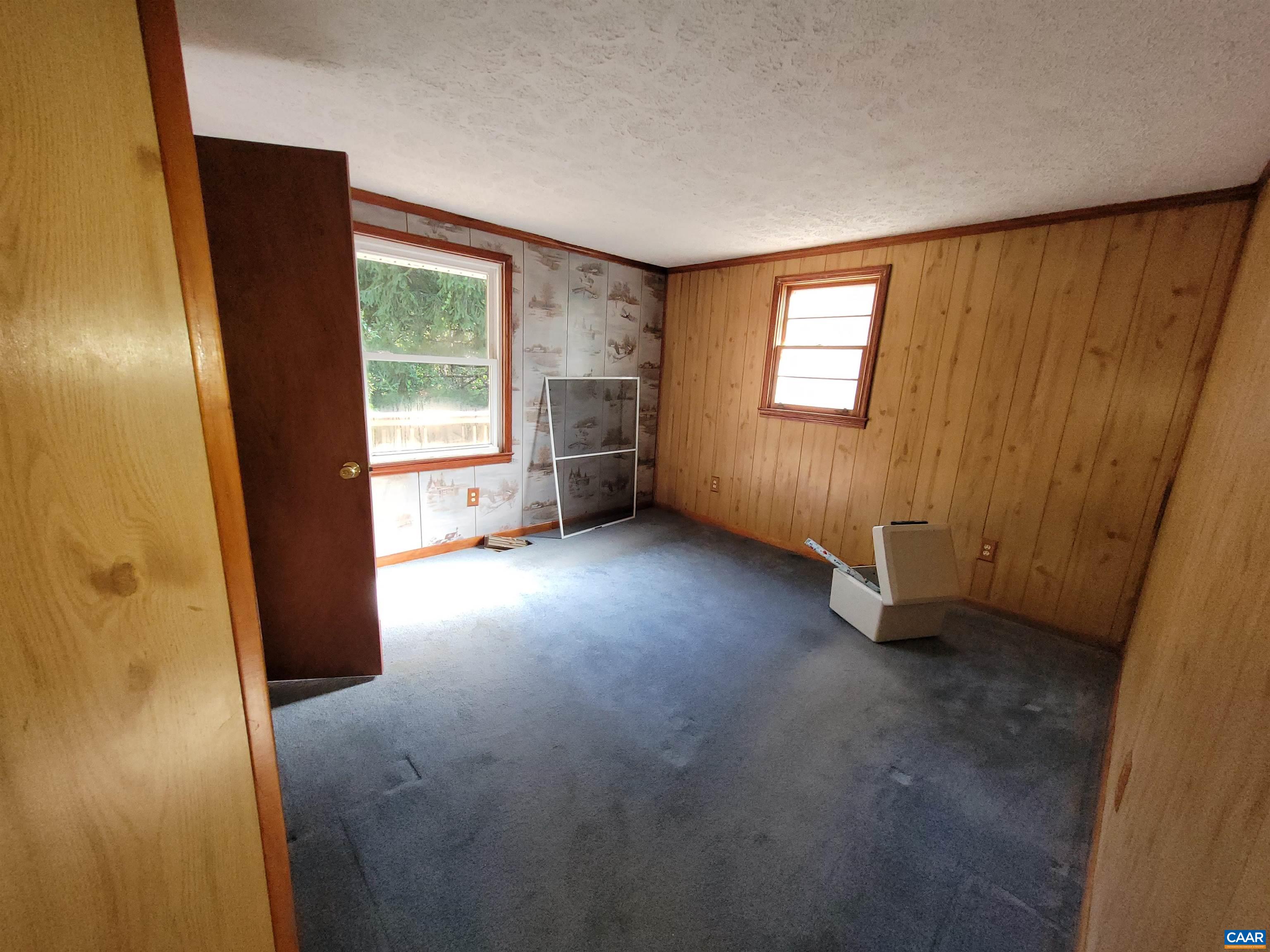 866 TOMS RD