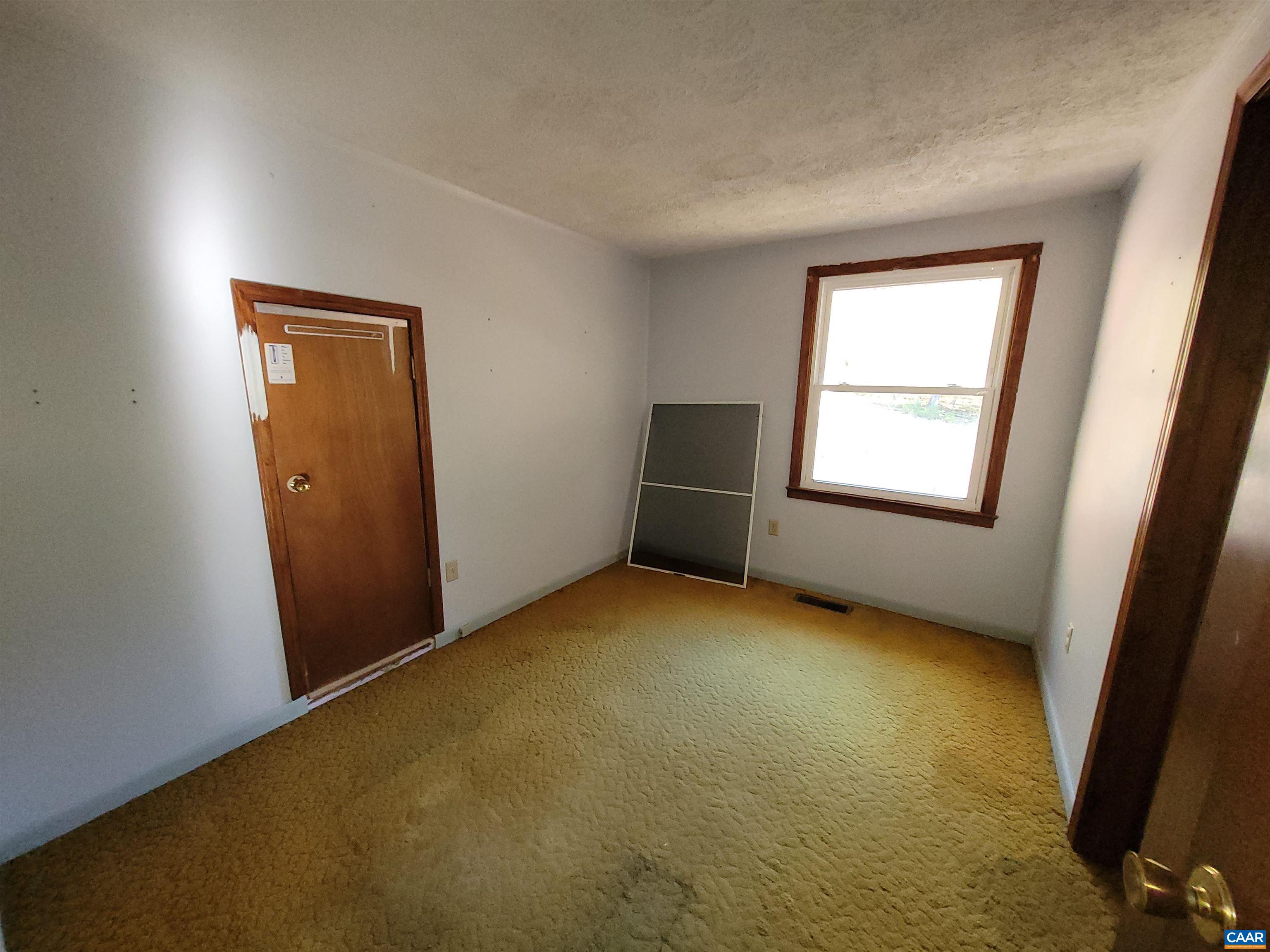 866 TOMS RD