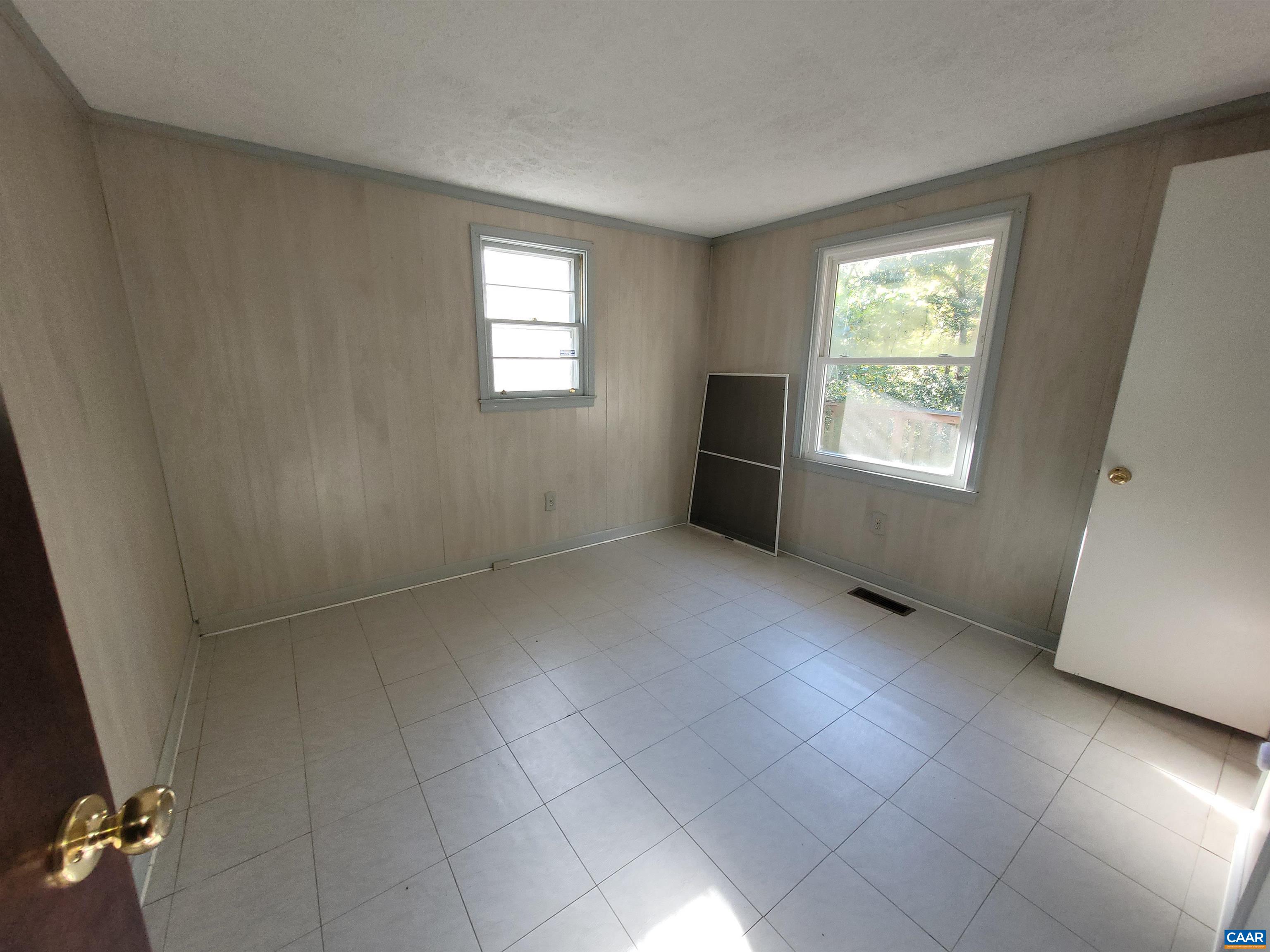 866 TOMS RD