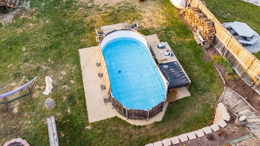 135 FALCON LN