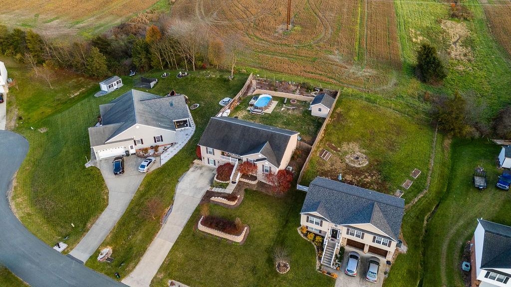 135 FALCON LN