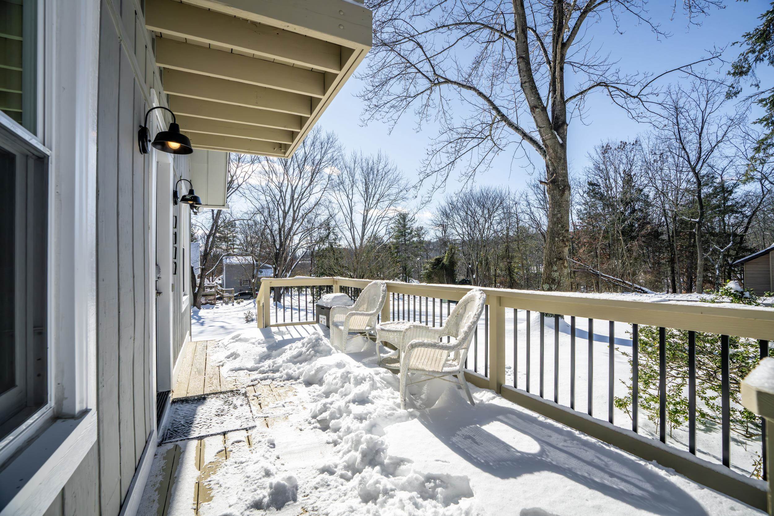 2072 HAWKSBILL RD