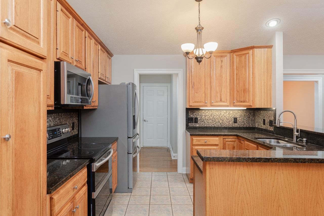 305 CONFEDERACY DR
