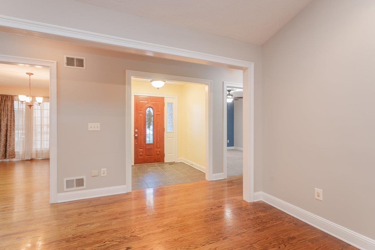 305 CONFEDERACY DR