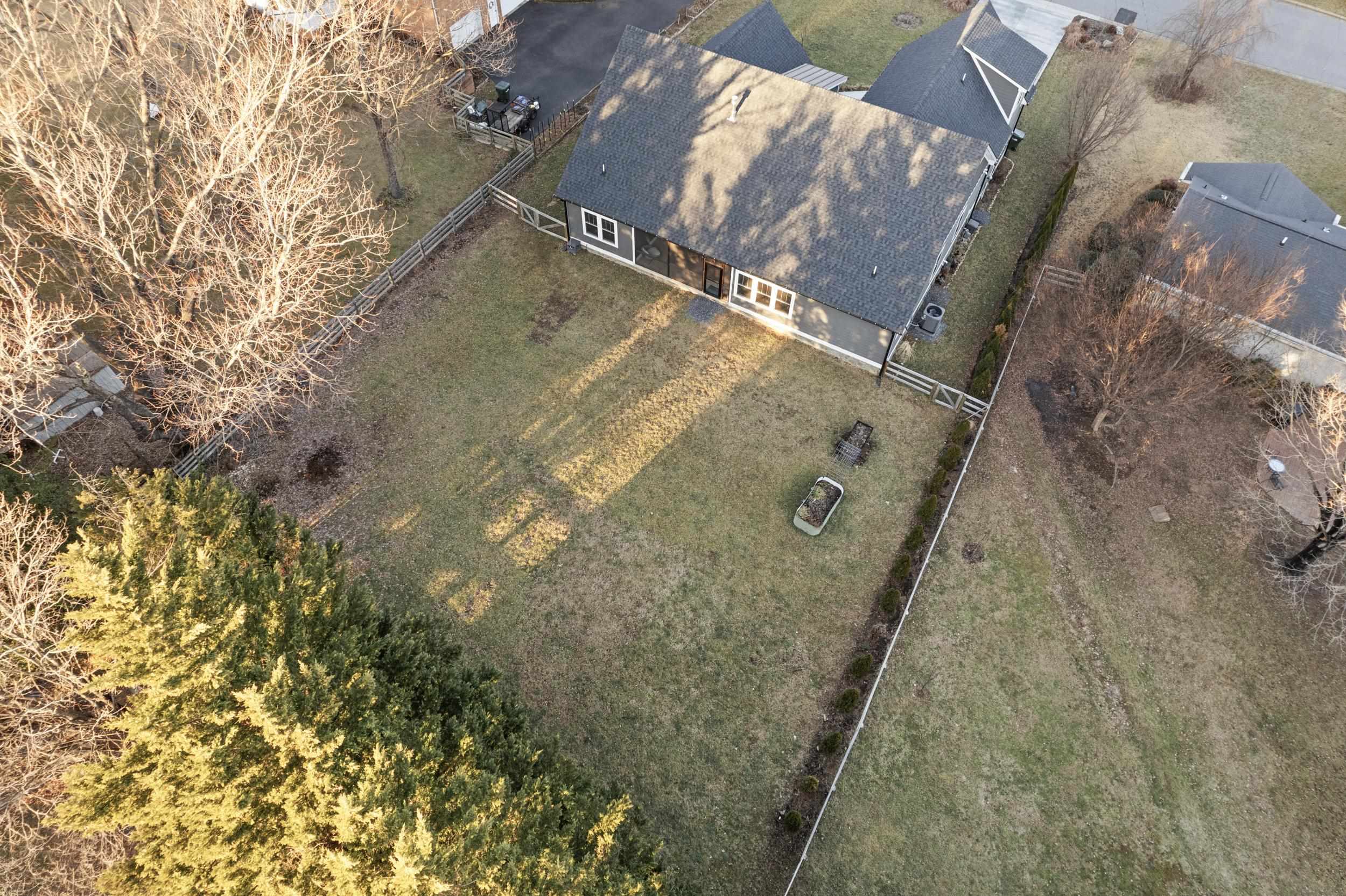 1001 HAWTHORNE LN