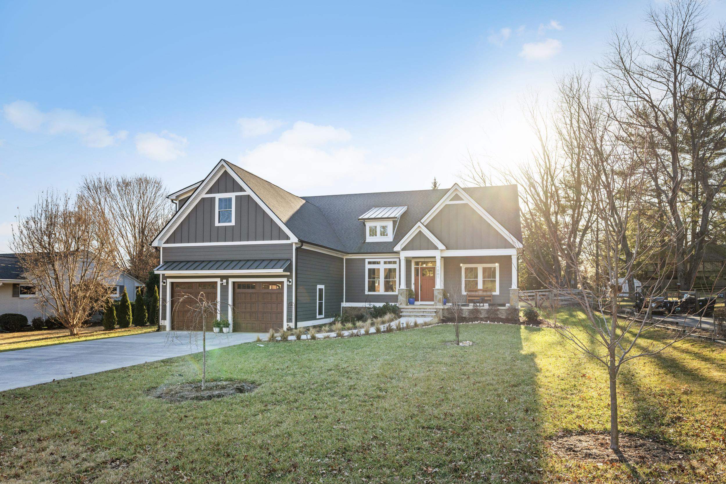 1001 HAWTHORNE LN