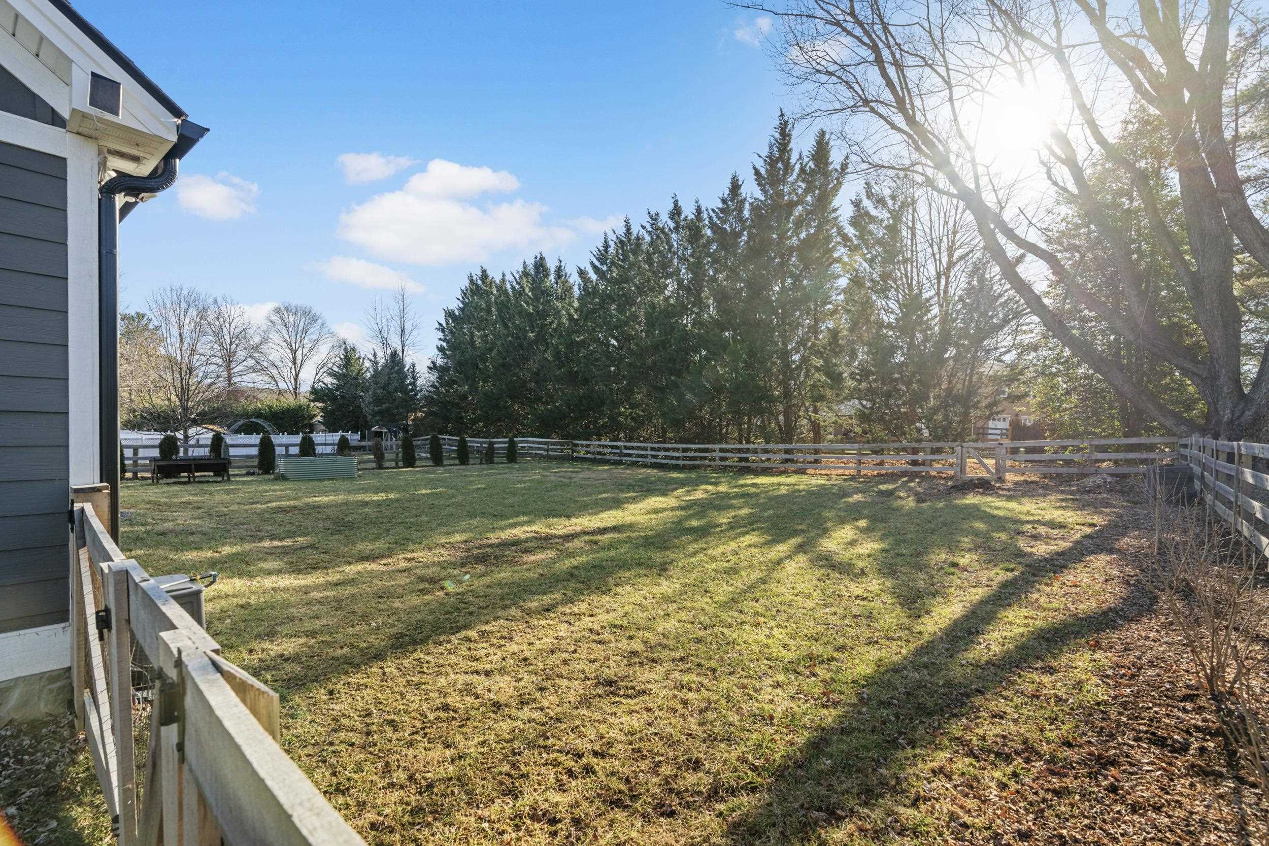 1001 HAWTHORNE LN