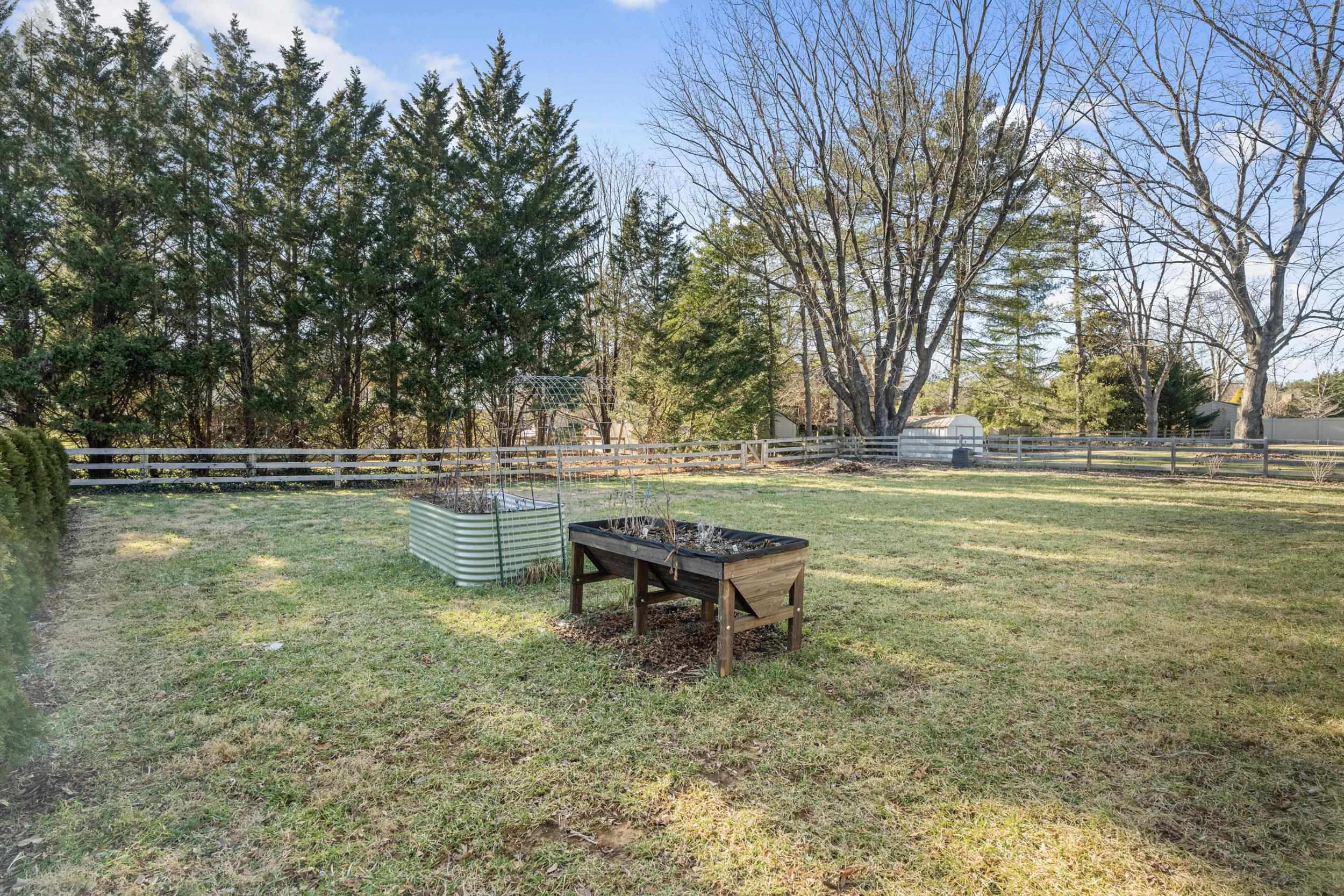 1001 HAWTHORNE LN