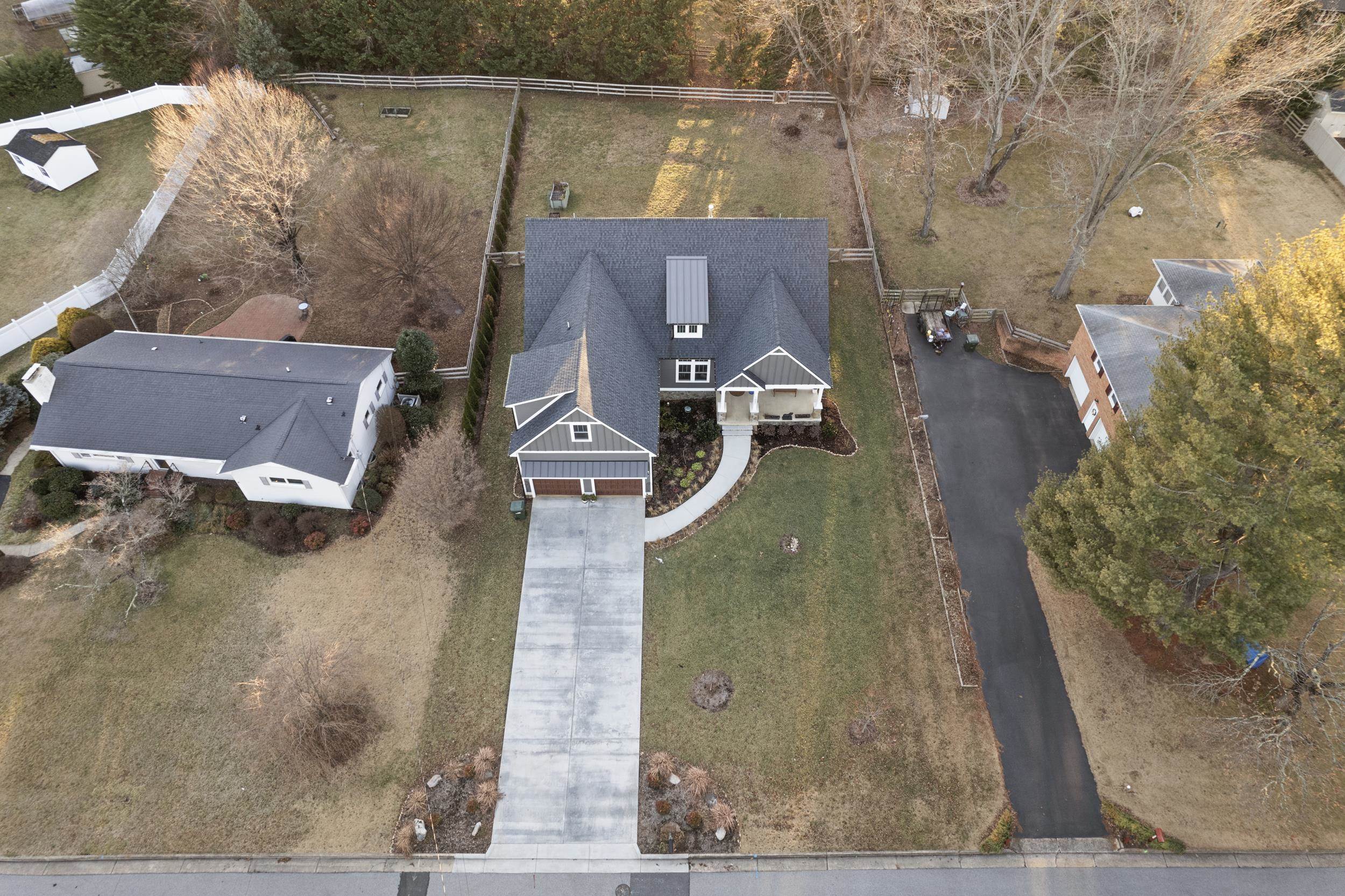 1001 HAWTHORNE LN