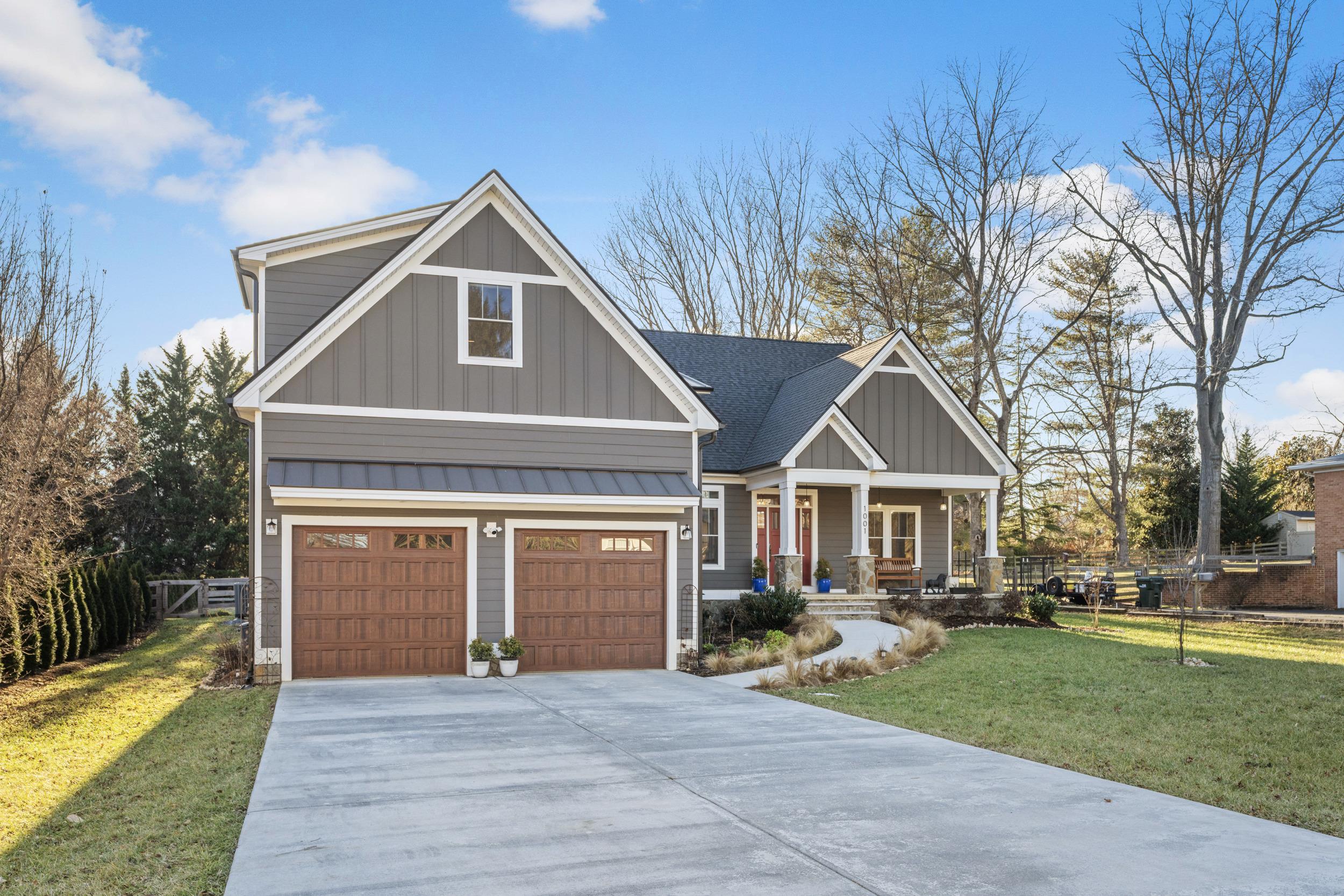 1001 HAWTHORNE LN