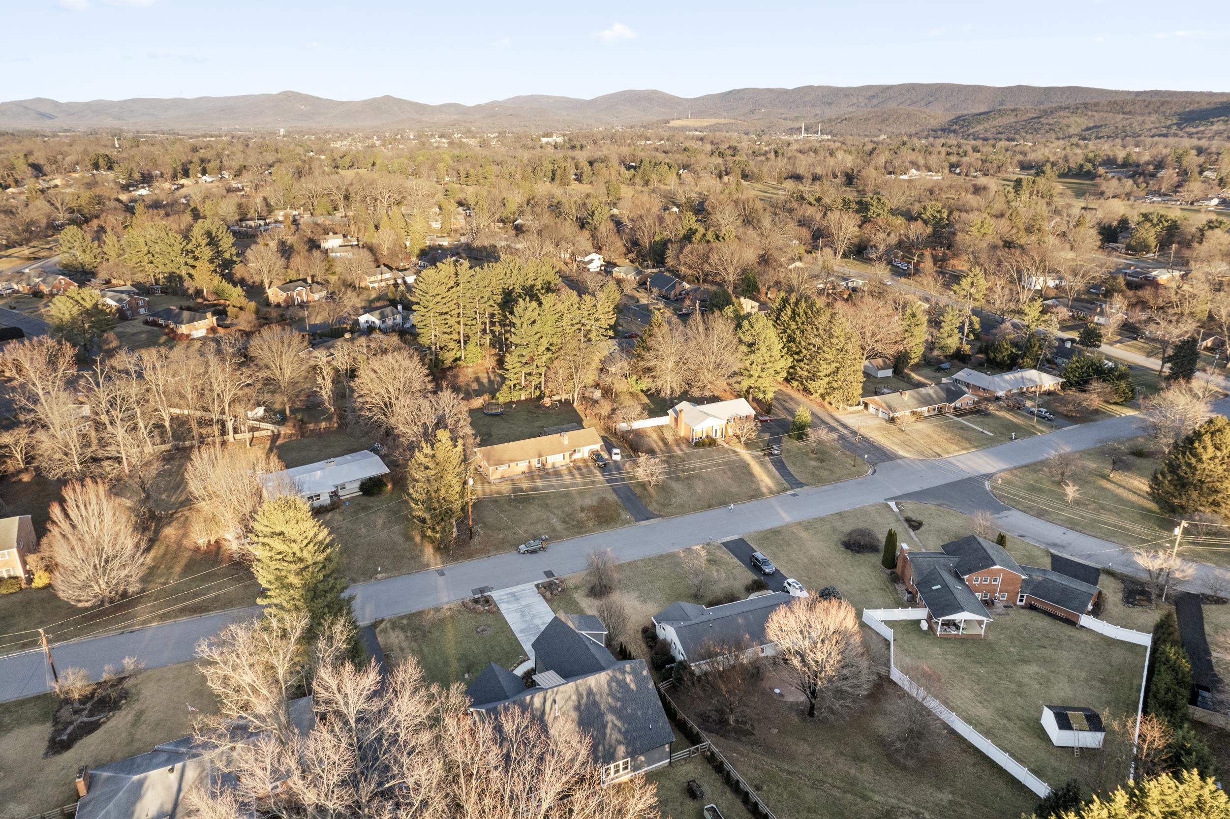 1001 HAWTHORNE LN