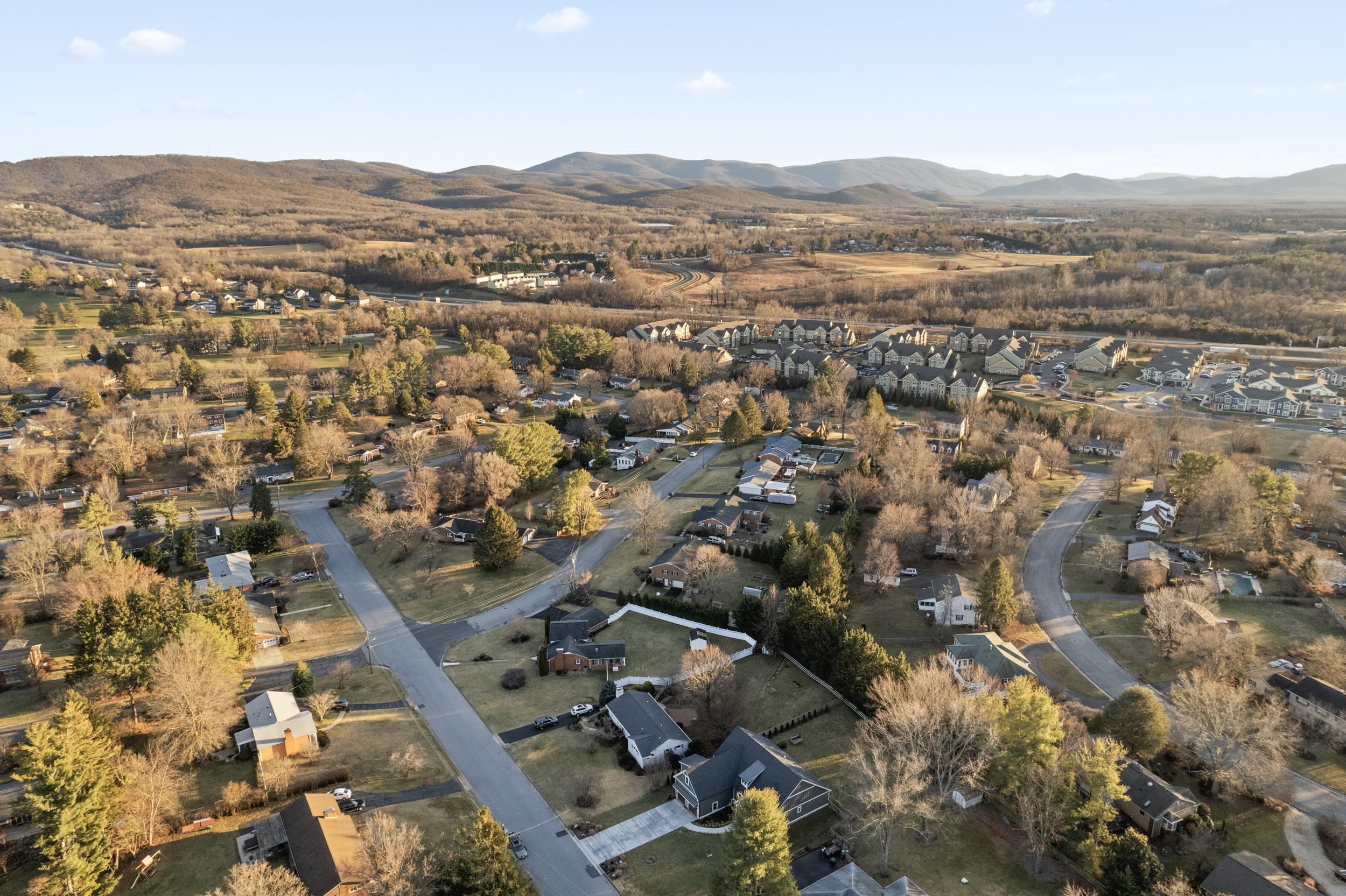 1001 HAWTHORNE LN