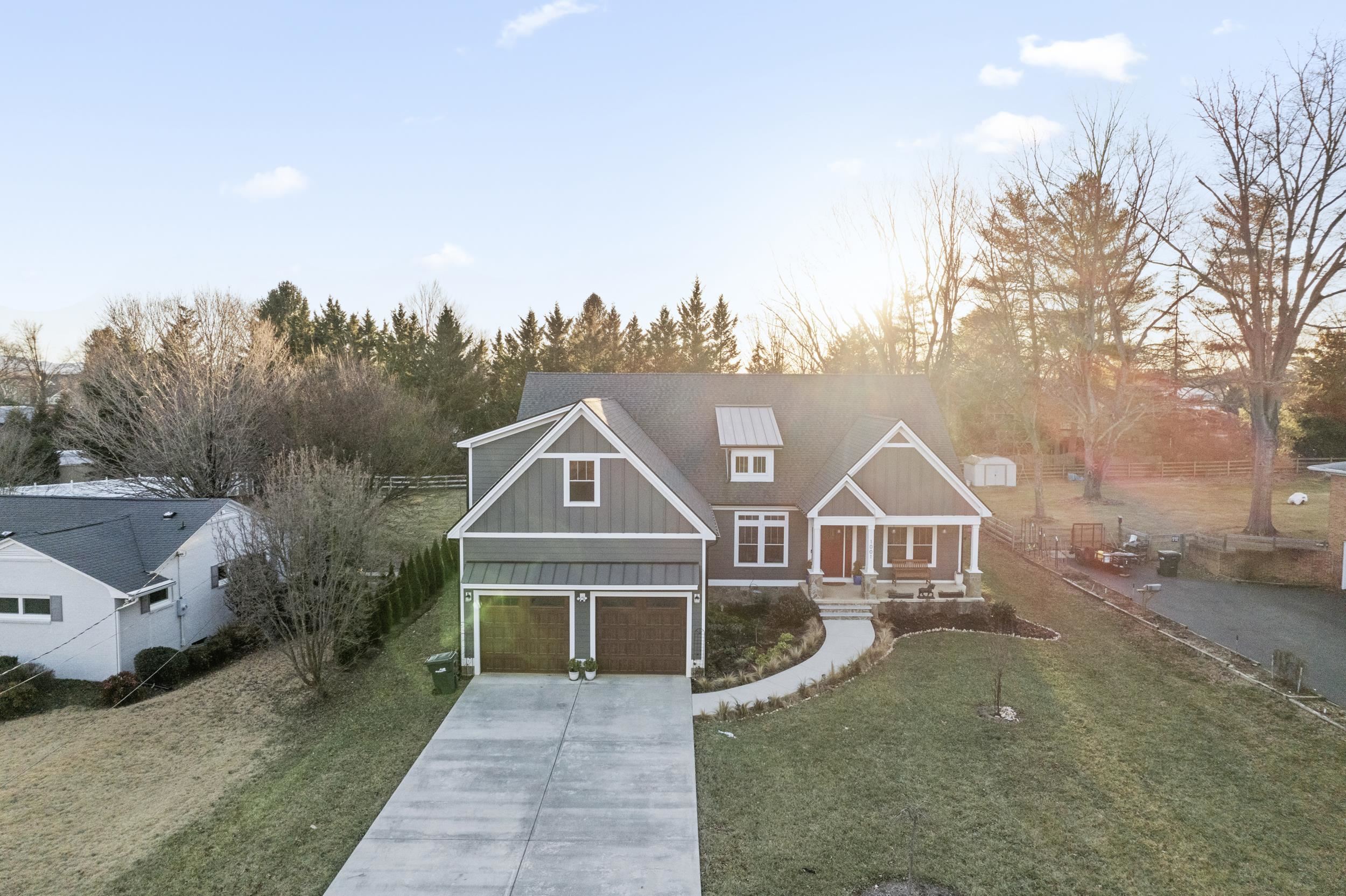 1001 HAWTHORNE LN