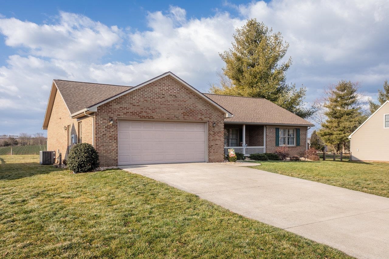 3195 NUTMEG CT