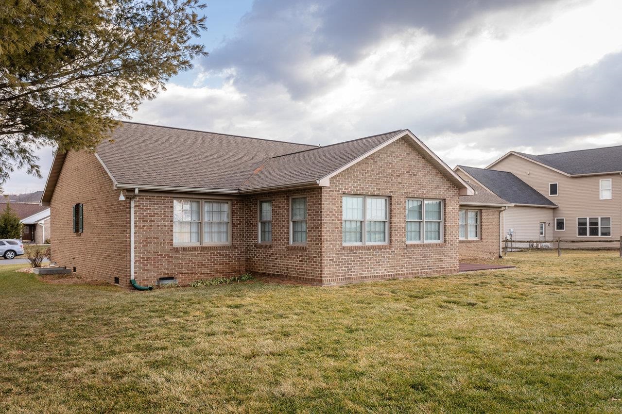 3195 NUTMEG CT