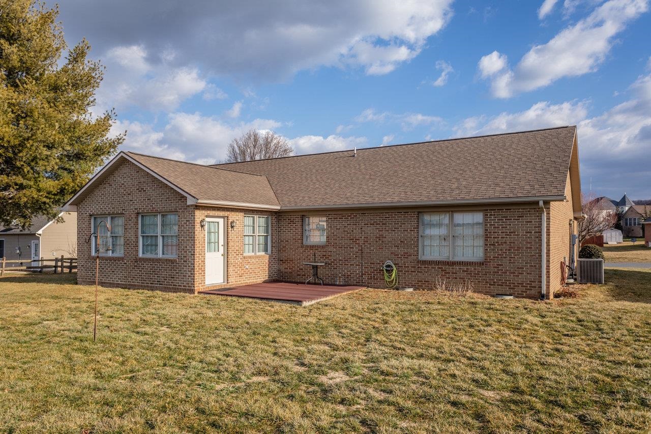 3195 NUTMEG CT