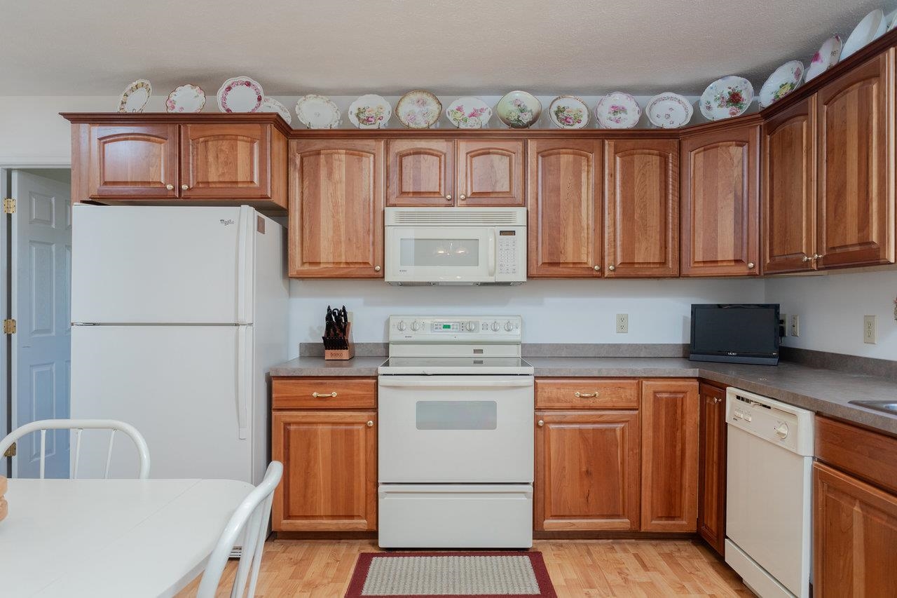 3195 NUTMEG CT