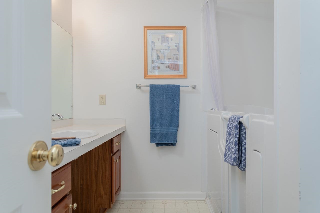 3195 NUTMEG CT