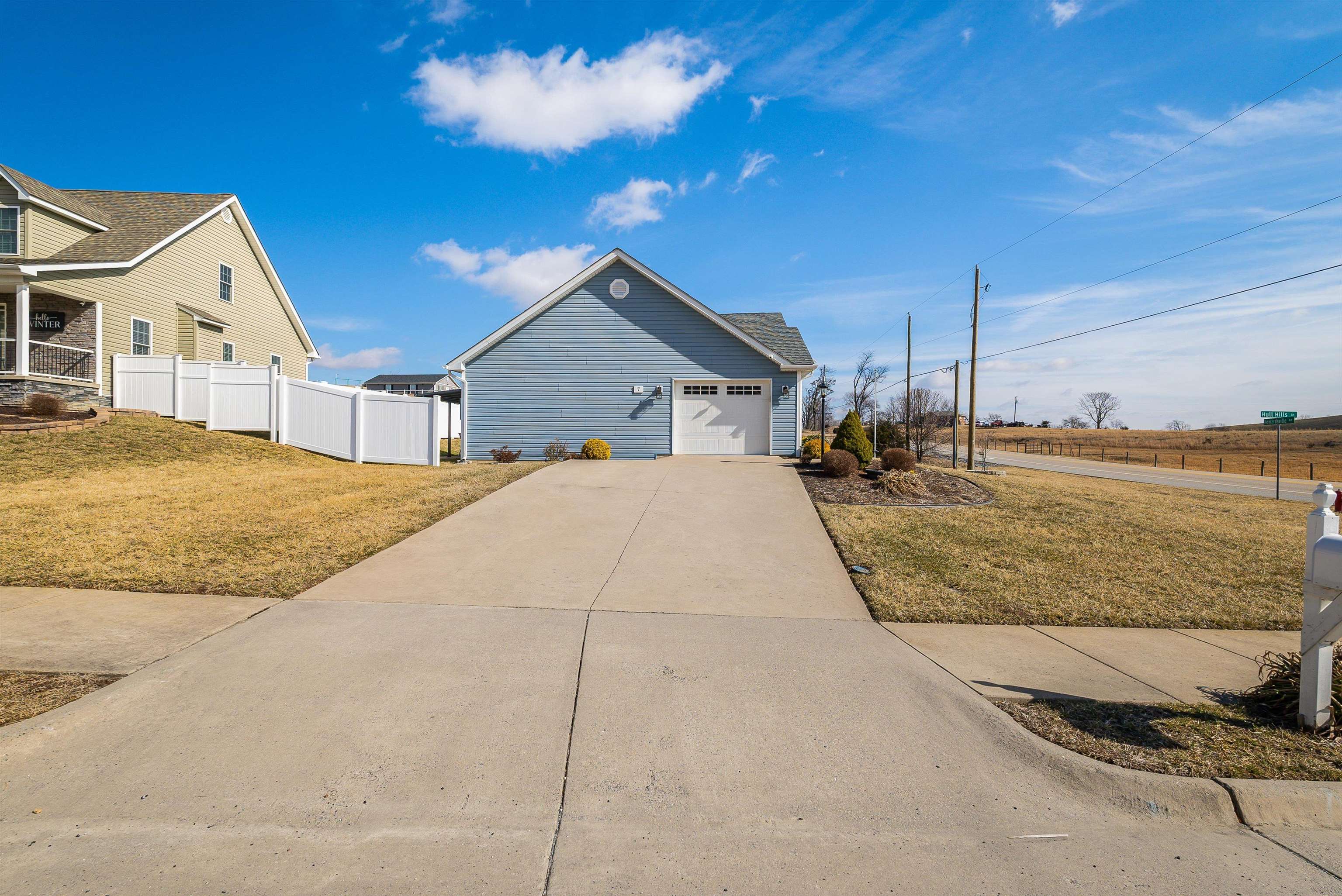 7 HULL HILLS LN