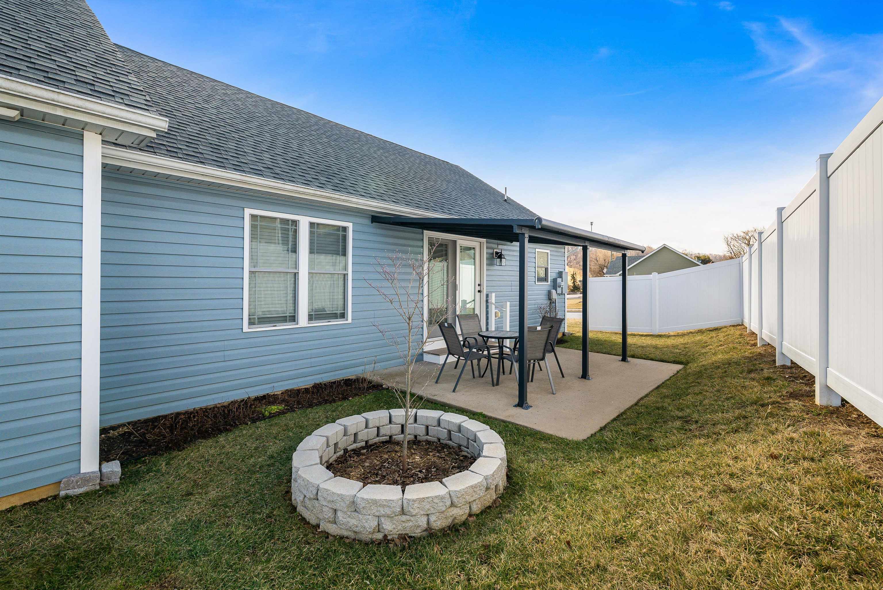 7 HULL HILLS LN