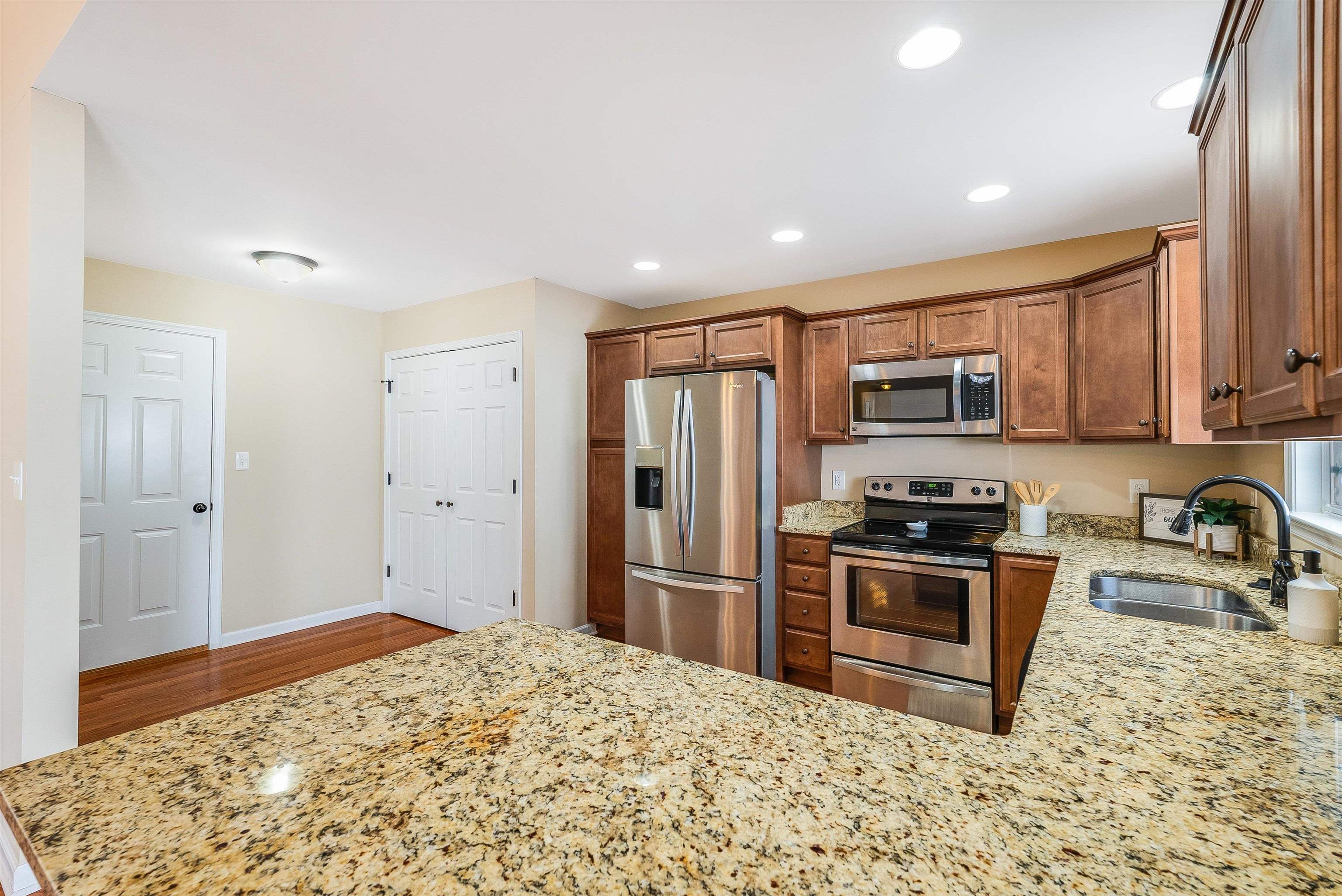7 HULL HILLS LN
