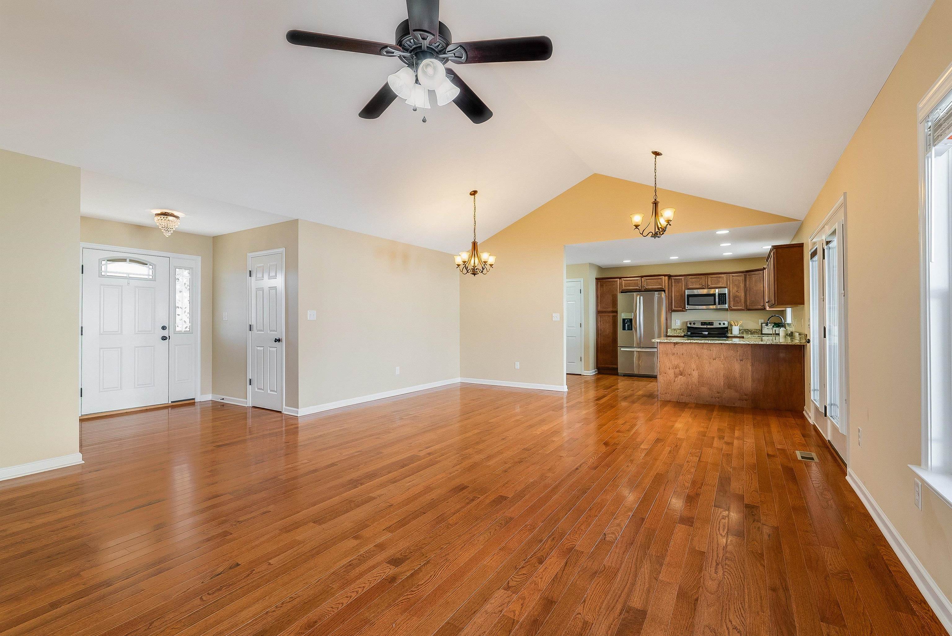 7 HULL HILLS LN
