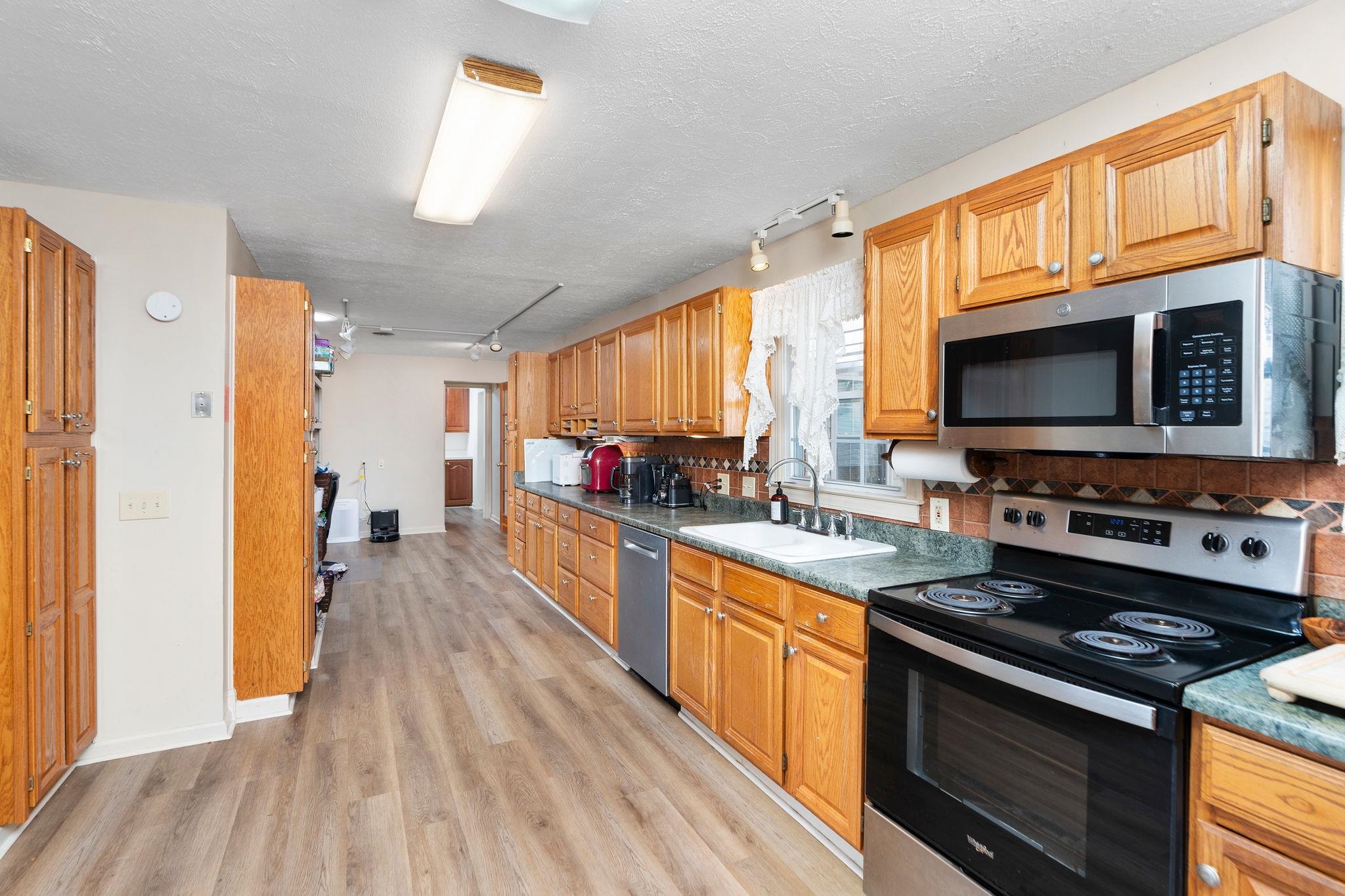2208 DAVIS RD